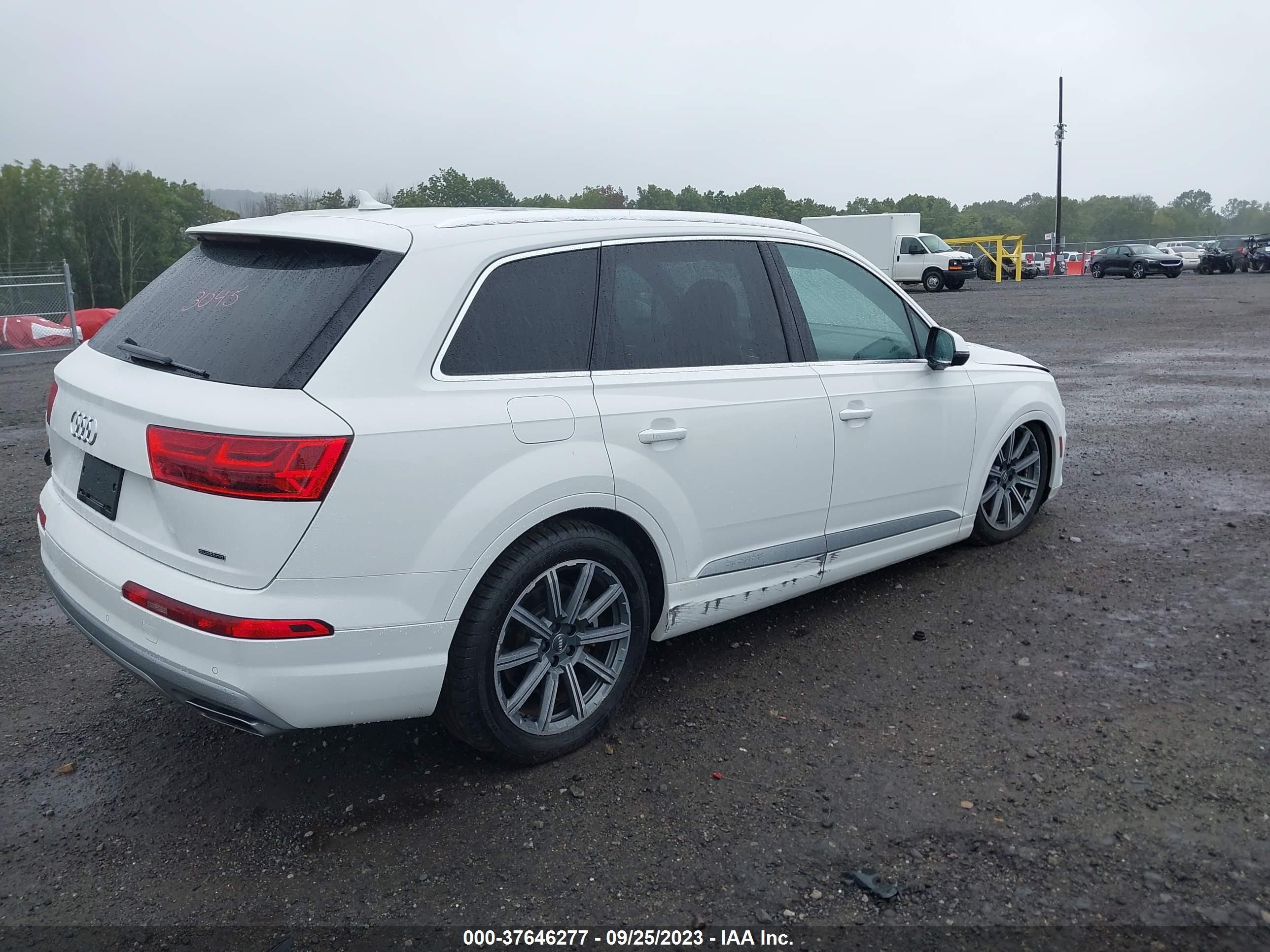 Photo 3 VIN: WA1AHAF7XHD058235 - AUDI Q7 