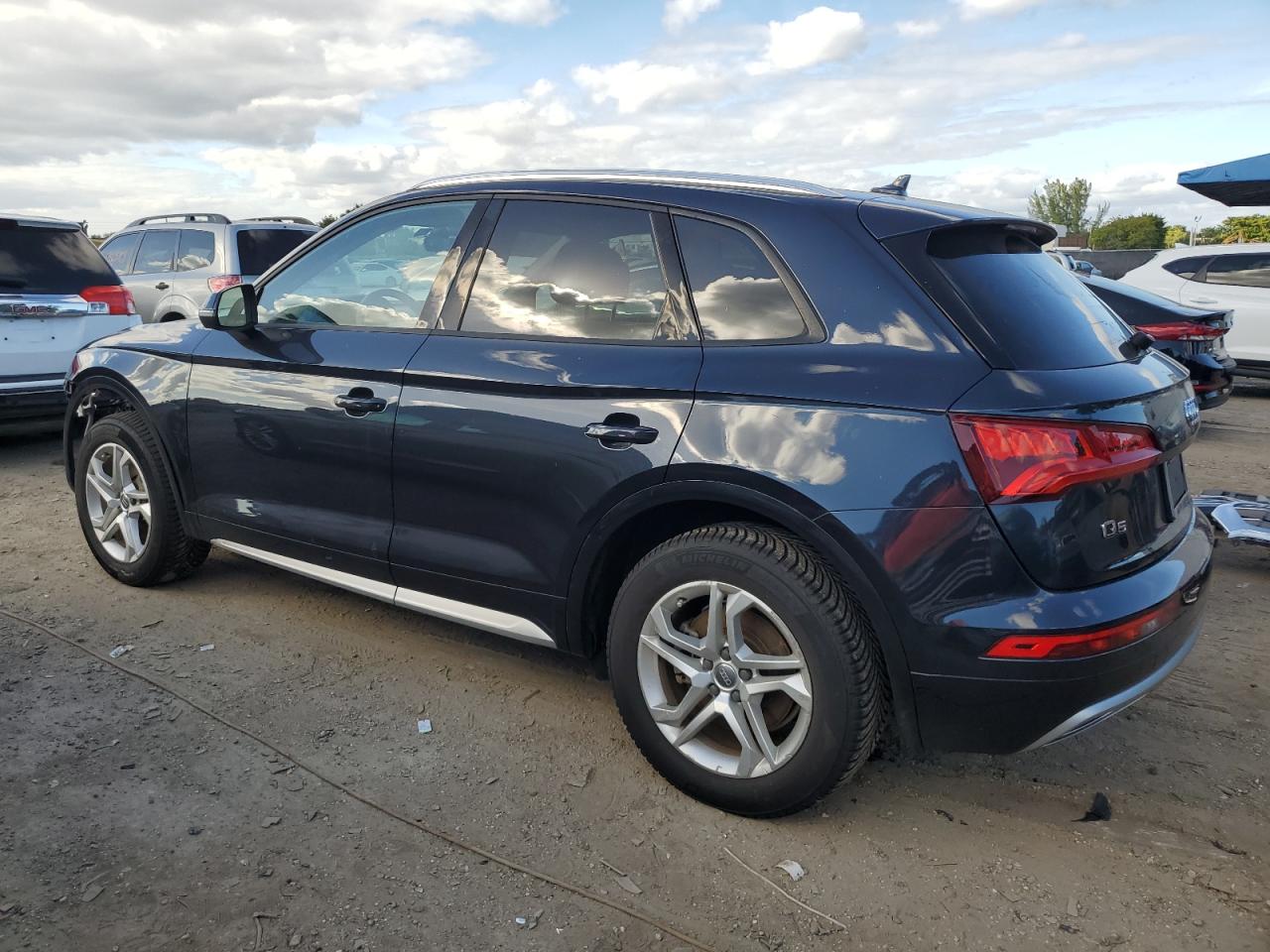 Photo 1 VIN: WA1ANAFY4J2137158 - AUDI Q5 