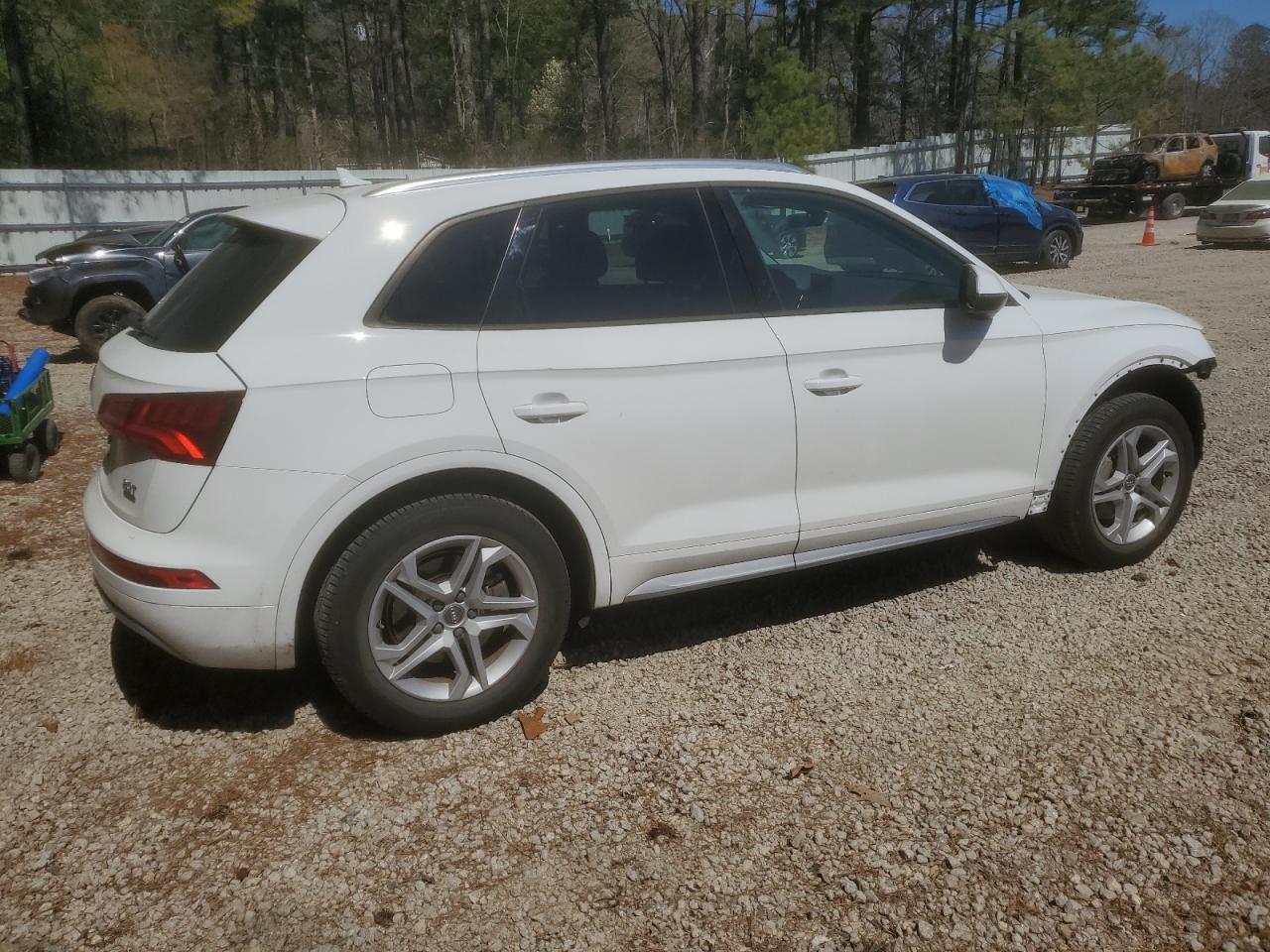 Photo 2 VIN: WA1ANAFY6J2008483 - AUDI Q5 