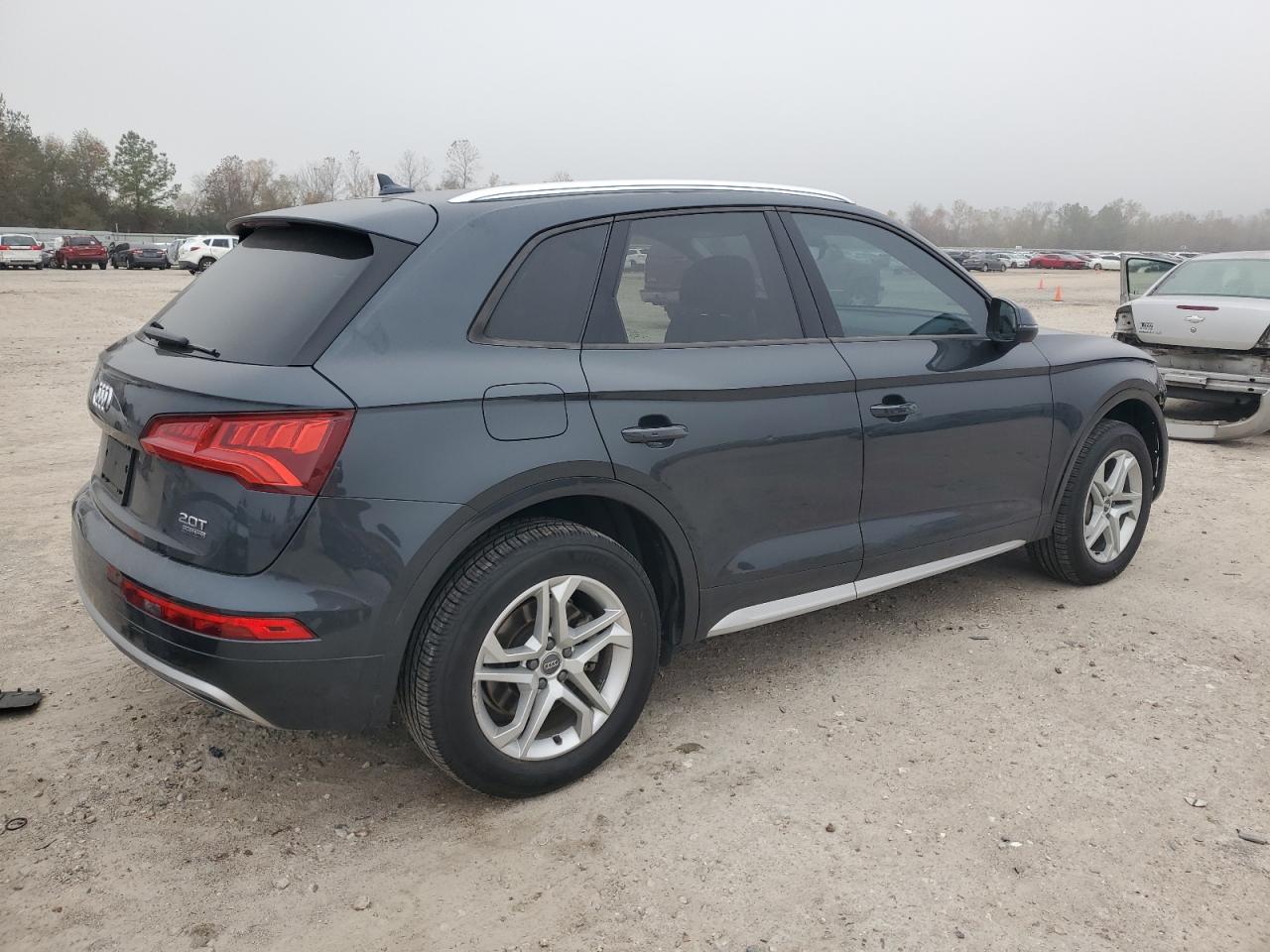 Photo 2 VIN: WA1ANAFY7J2077229 - AUDI Q5 