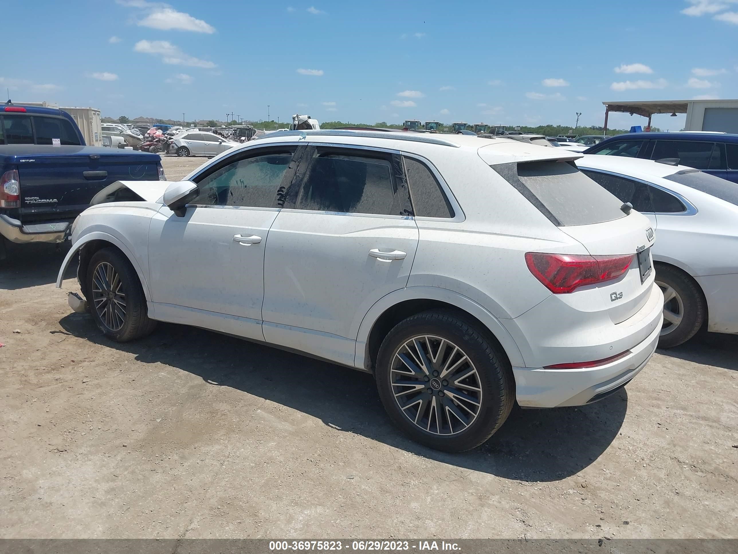 Photo 2 VIN: WA1AUCF3XM1152826 - AUDI Q3 