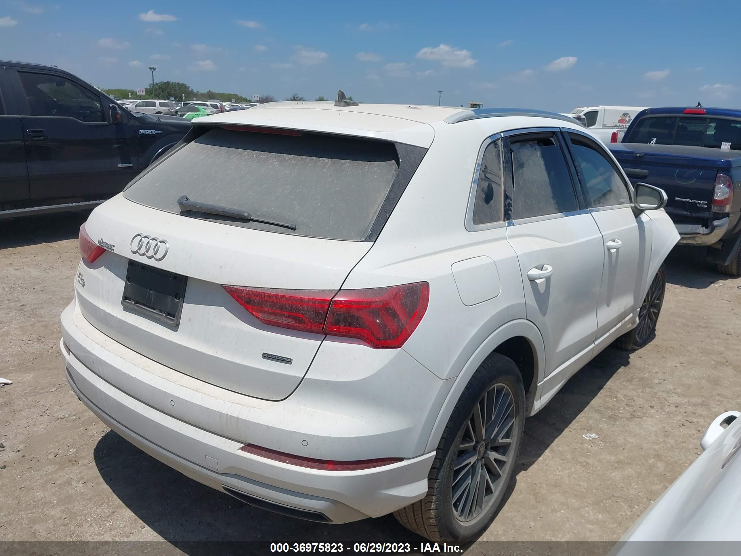 Photo 3 VIN: WA1AUCF3XM1152826 - AUDI Q3 