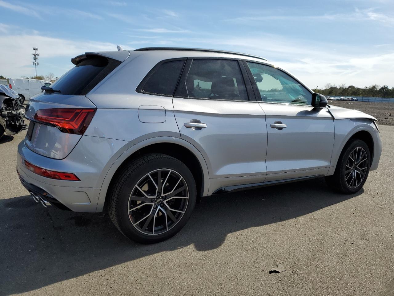 Photo 2 VIN: WA1B4AFY4R2037550 - AUDI SQ5 