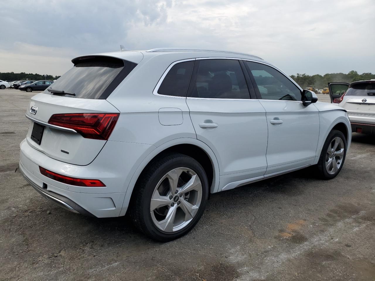 Photo 2 VIN: WA1BAAFY2M2109637 - AUDI Q5 