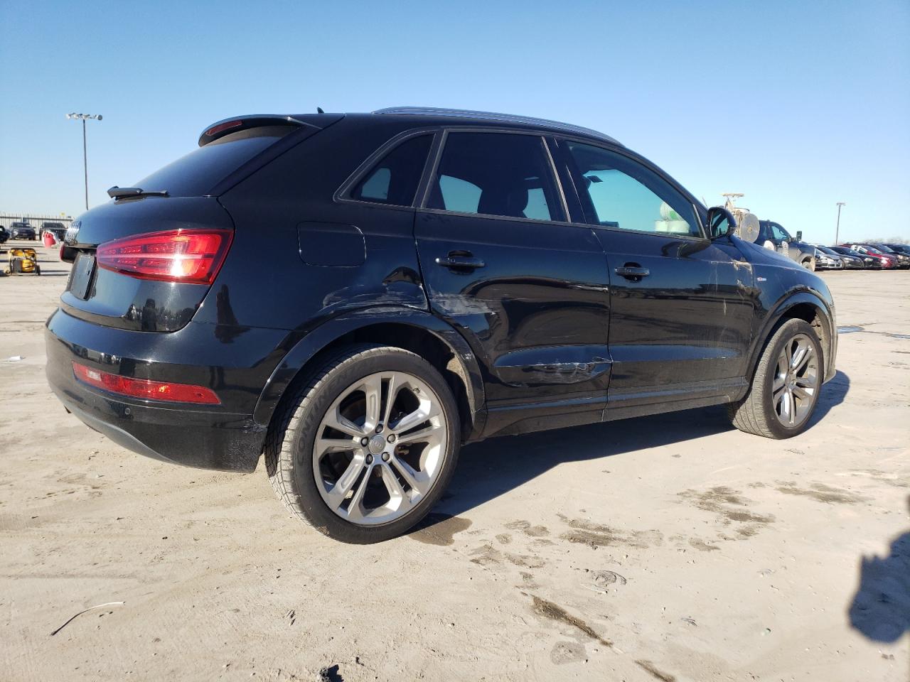 Photo 2 VIN: WA1BCCFS1JR003779 - AUDI Q3 