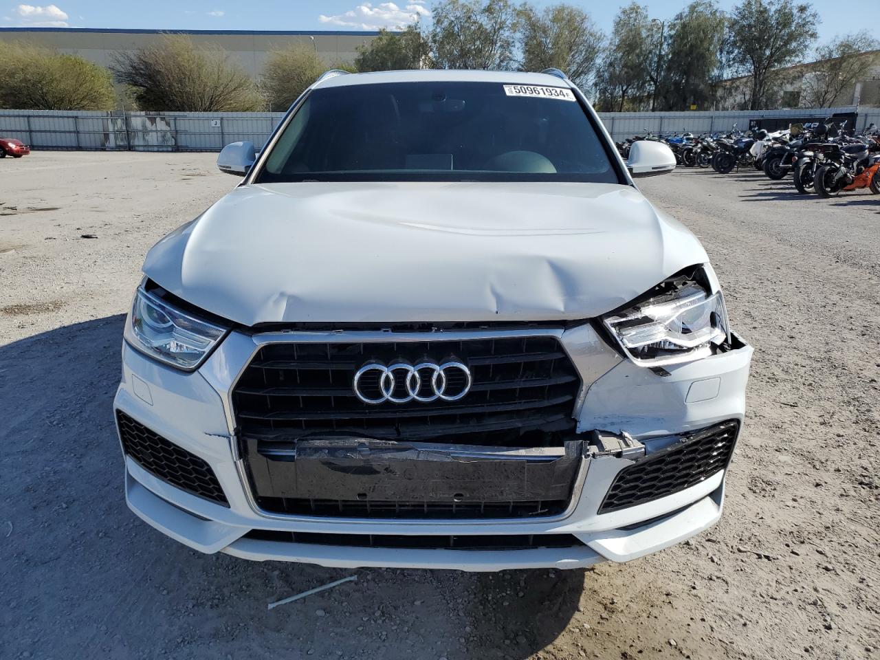 Photo 4 VIN: WA1BCCFS1JR022218 - AUDI Q3 