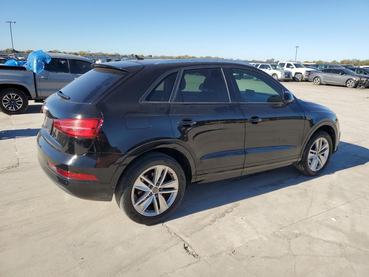 Photo 2 VIN: WA1BCCFS2HR002814 - AUDI Q3 