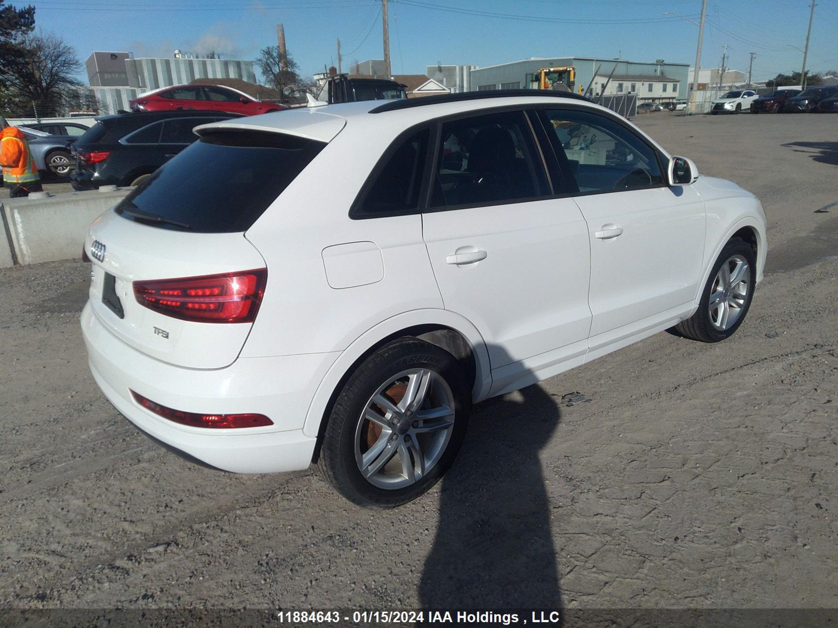 Photo 3 VIN: WA1BCCFS4JR023024 - AUDI Q3 