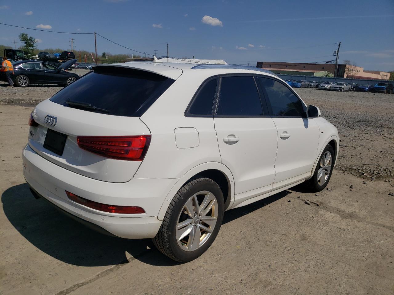 Photo 2 VIN: WA1BCCFS6JR001543 - AUDI Q3 