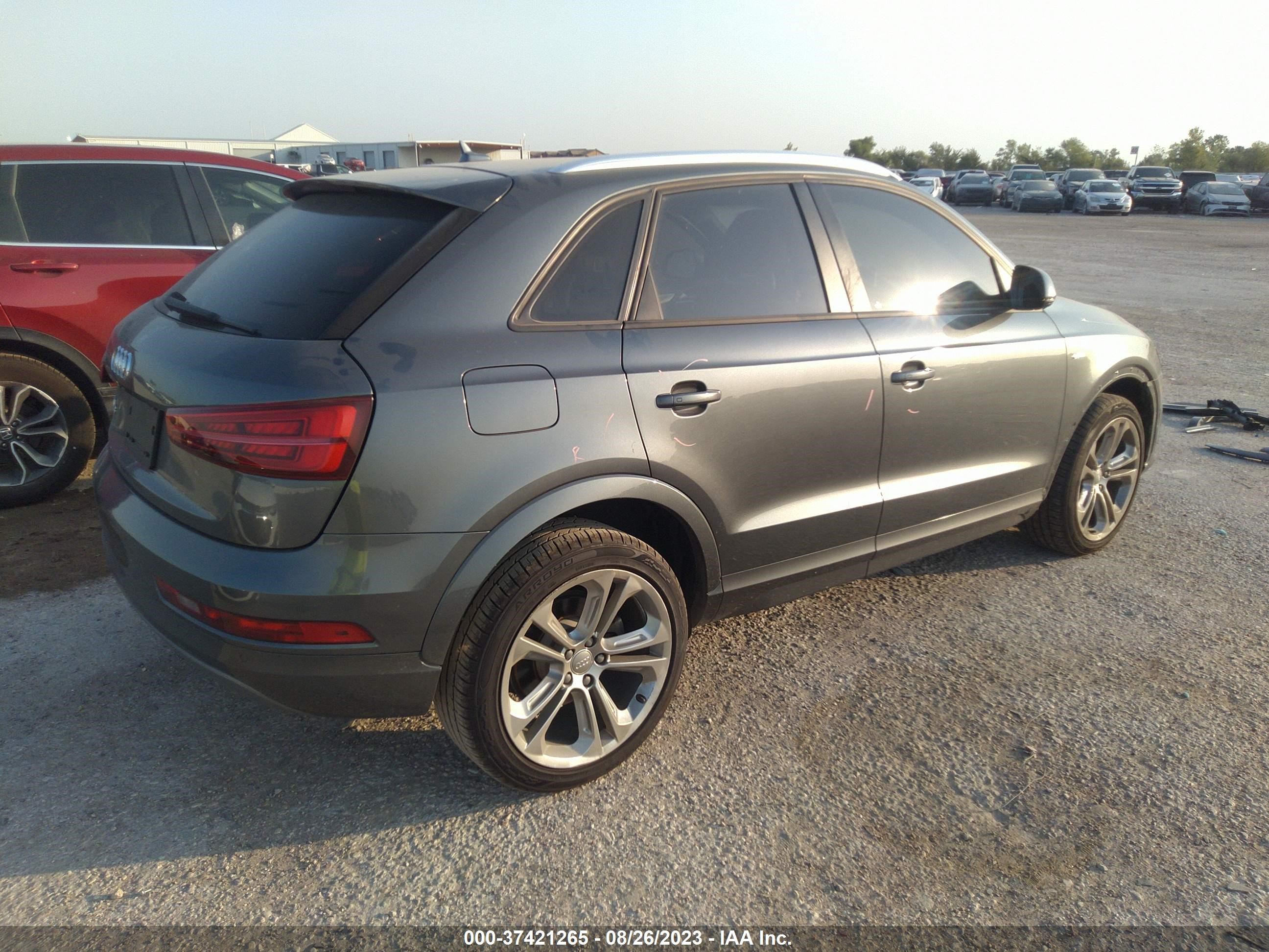 Photo 3 VIN: WA1BCCFS6JR007018 - AUDI Q3 