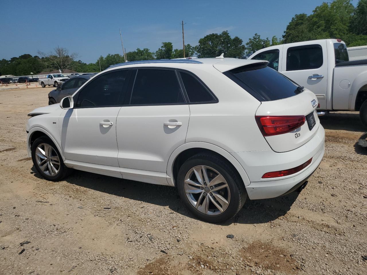 Photo 1 VIN: WA1BCCFS6JR030007 - AUDI Q3 