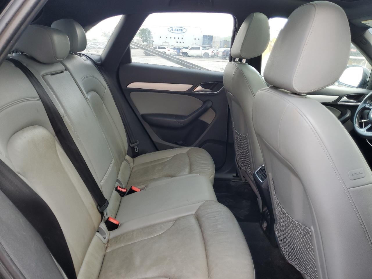 Photo 10 VIN: WA1BCCFS7JR023650 - AUDI Q3 