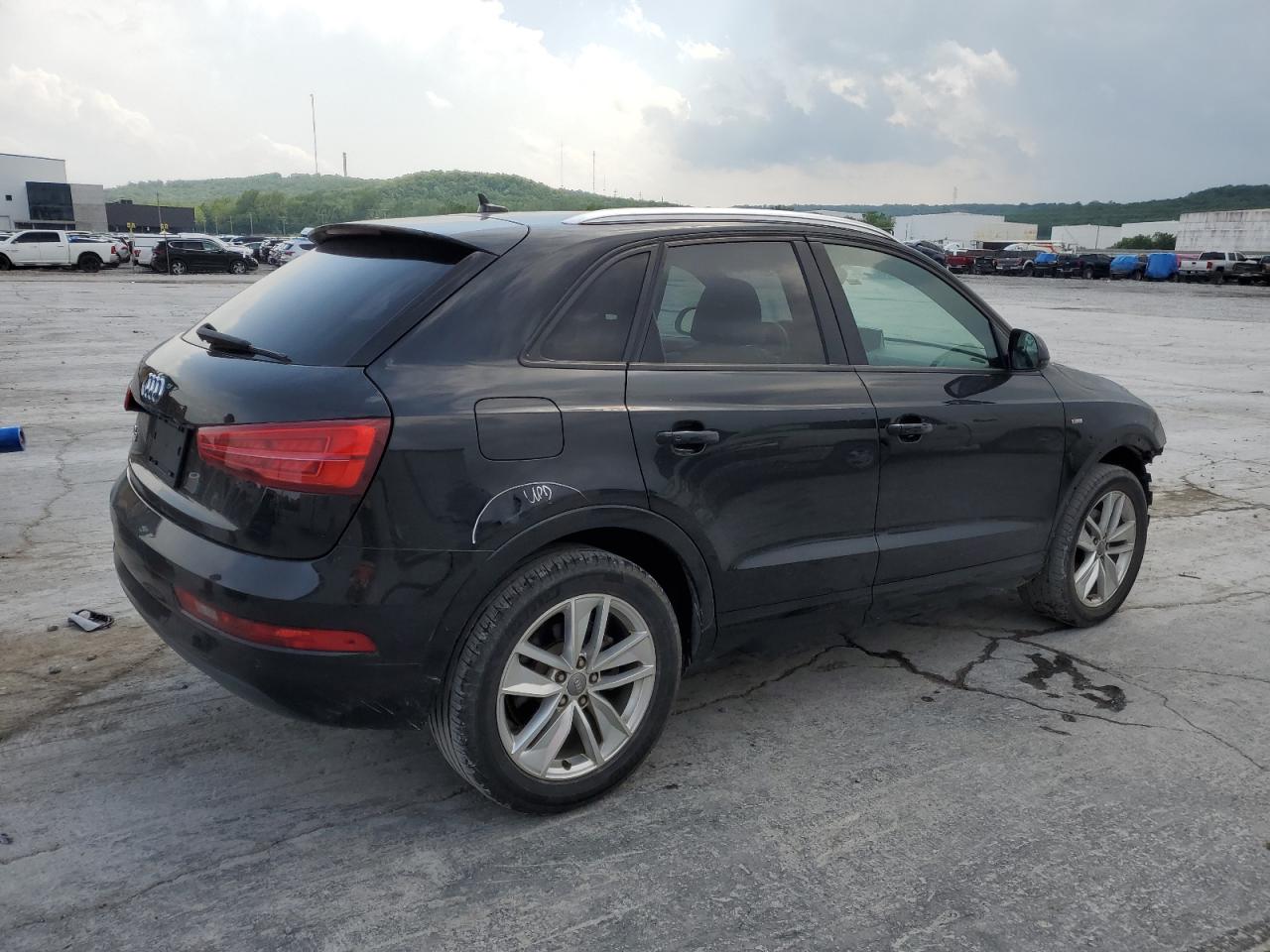 Photo 2 VIN: WA1BCCFS7JR023650 - AUDI Q3 