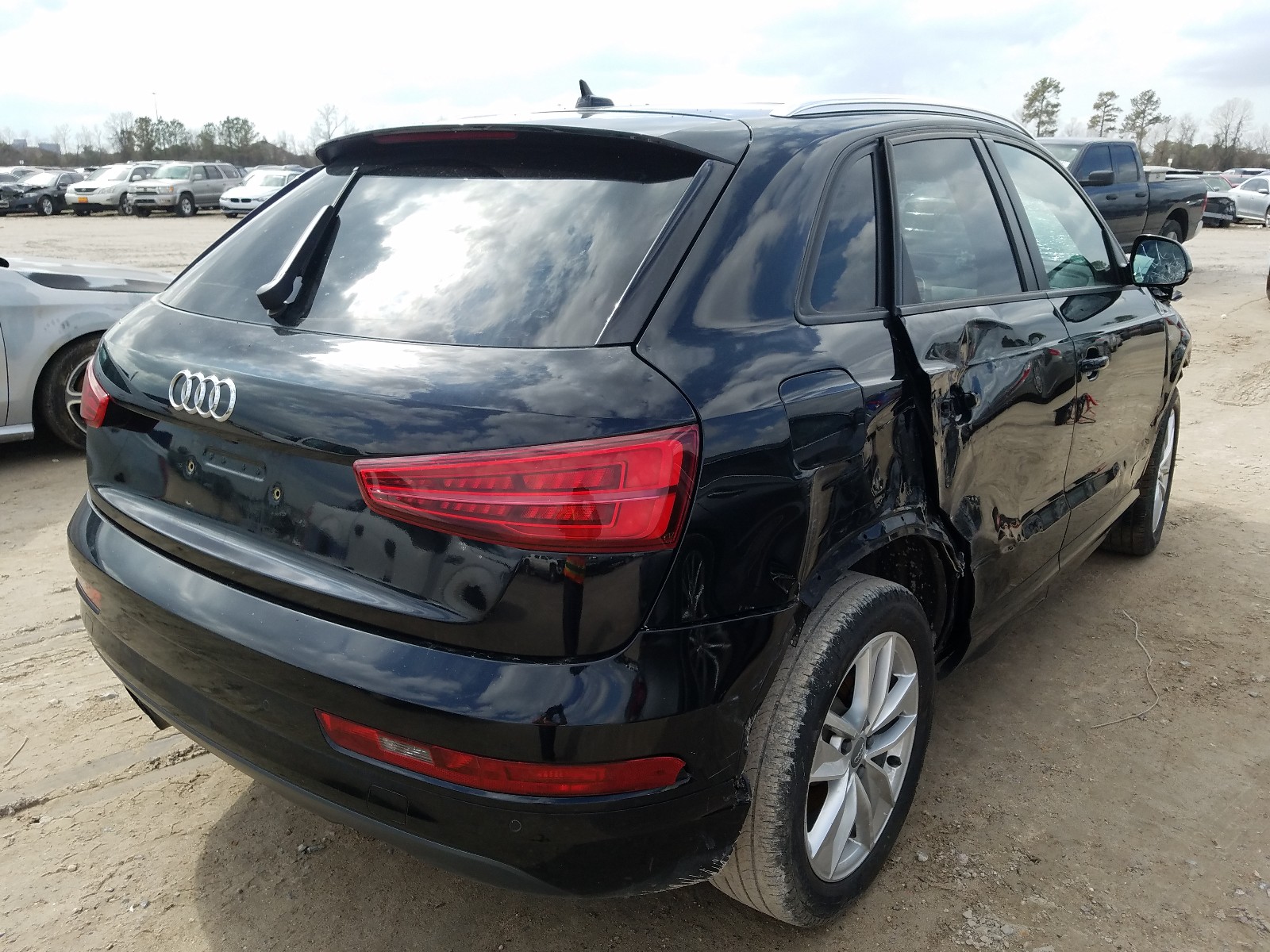 Photo 3 VIN: WA1BCCFSXJR011900 - AUDI Q3 PREMIUM 