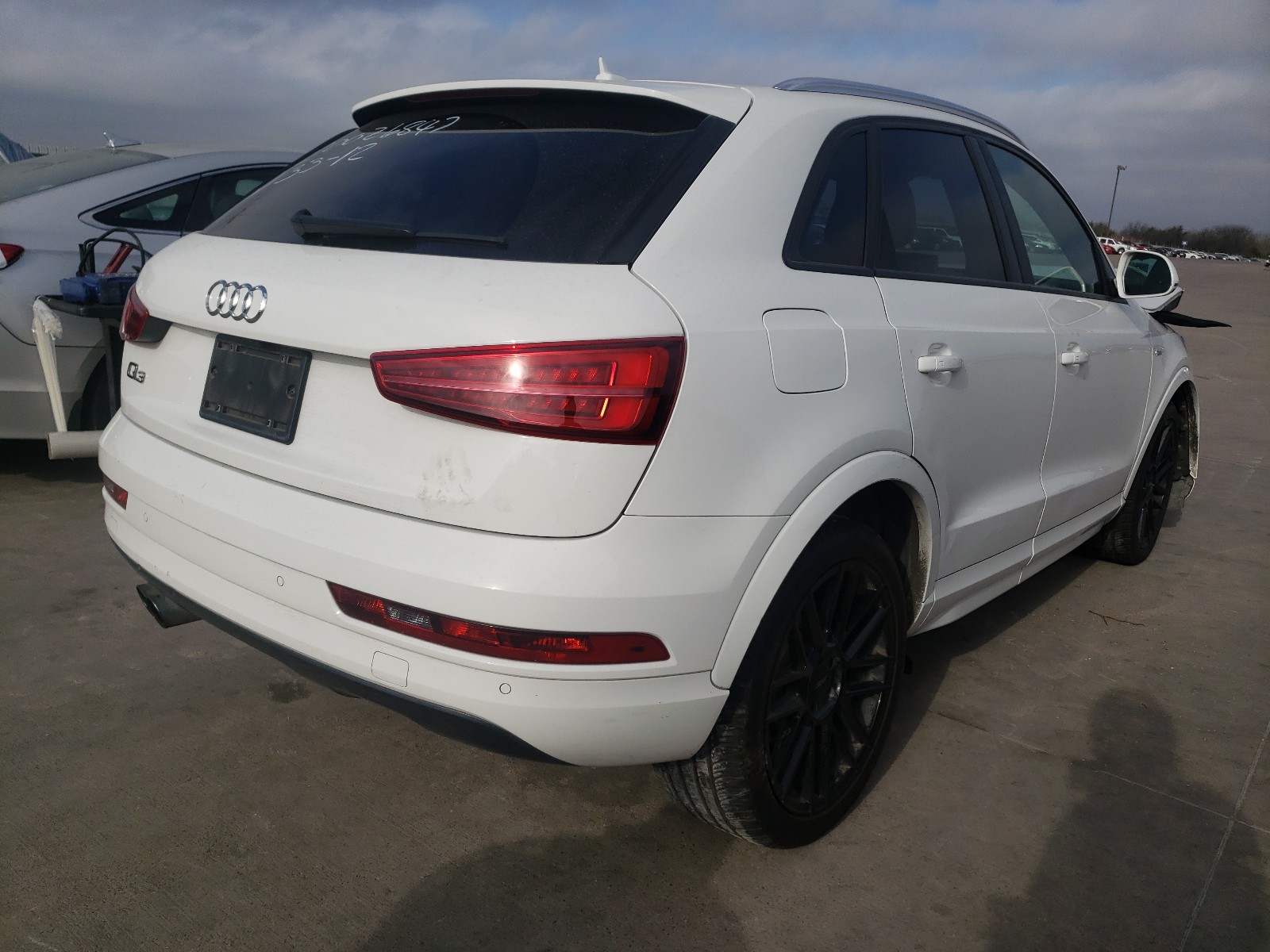 Photo 3 VIN: WA1BCCFSXJR015610 - AUDI Q3 