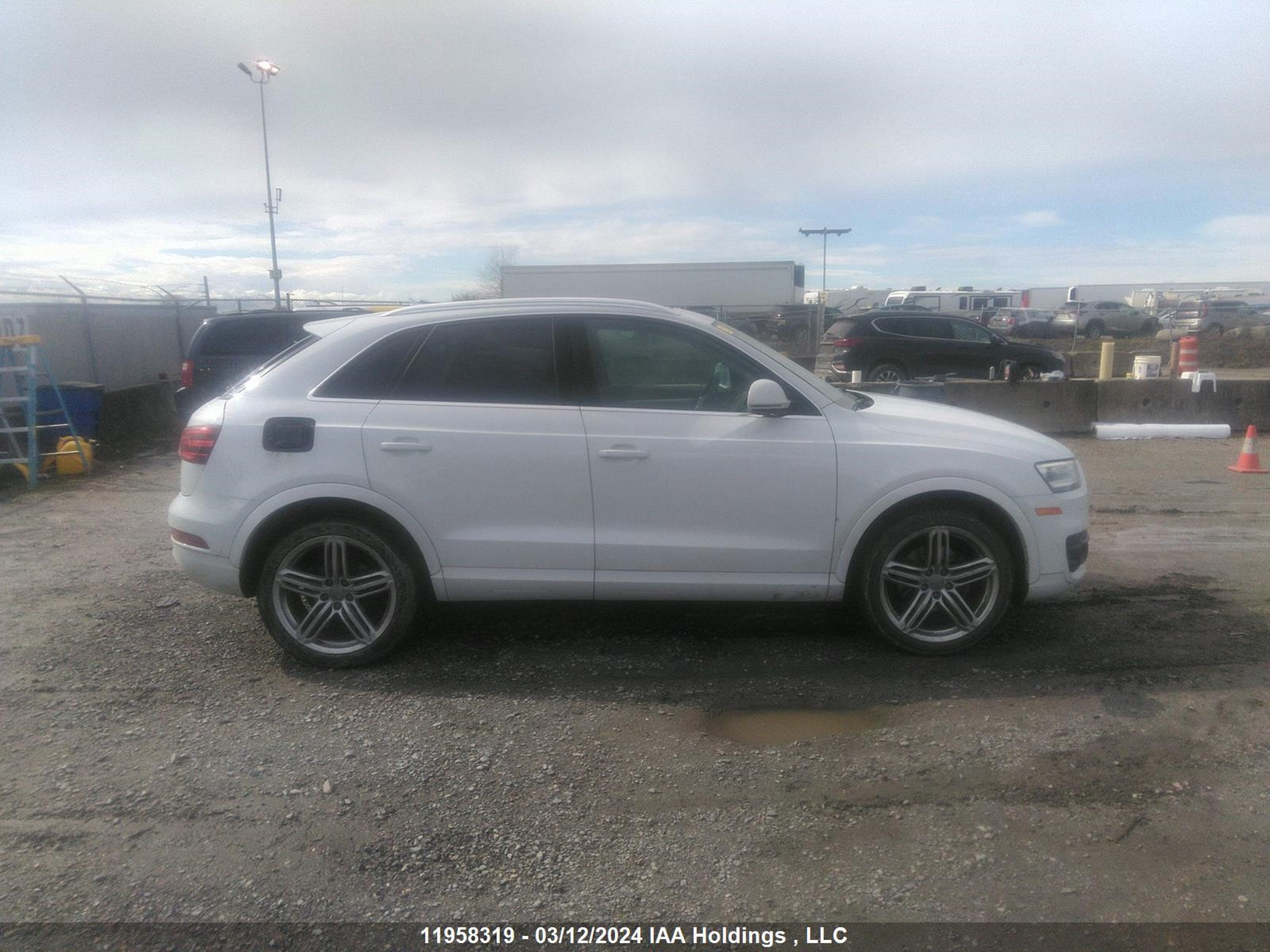 Photo 13 VIN: WA1BFEFS9FR006147 - AUDI Q3 