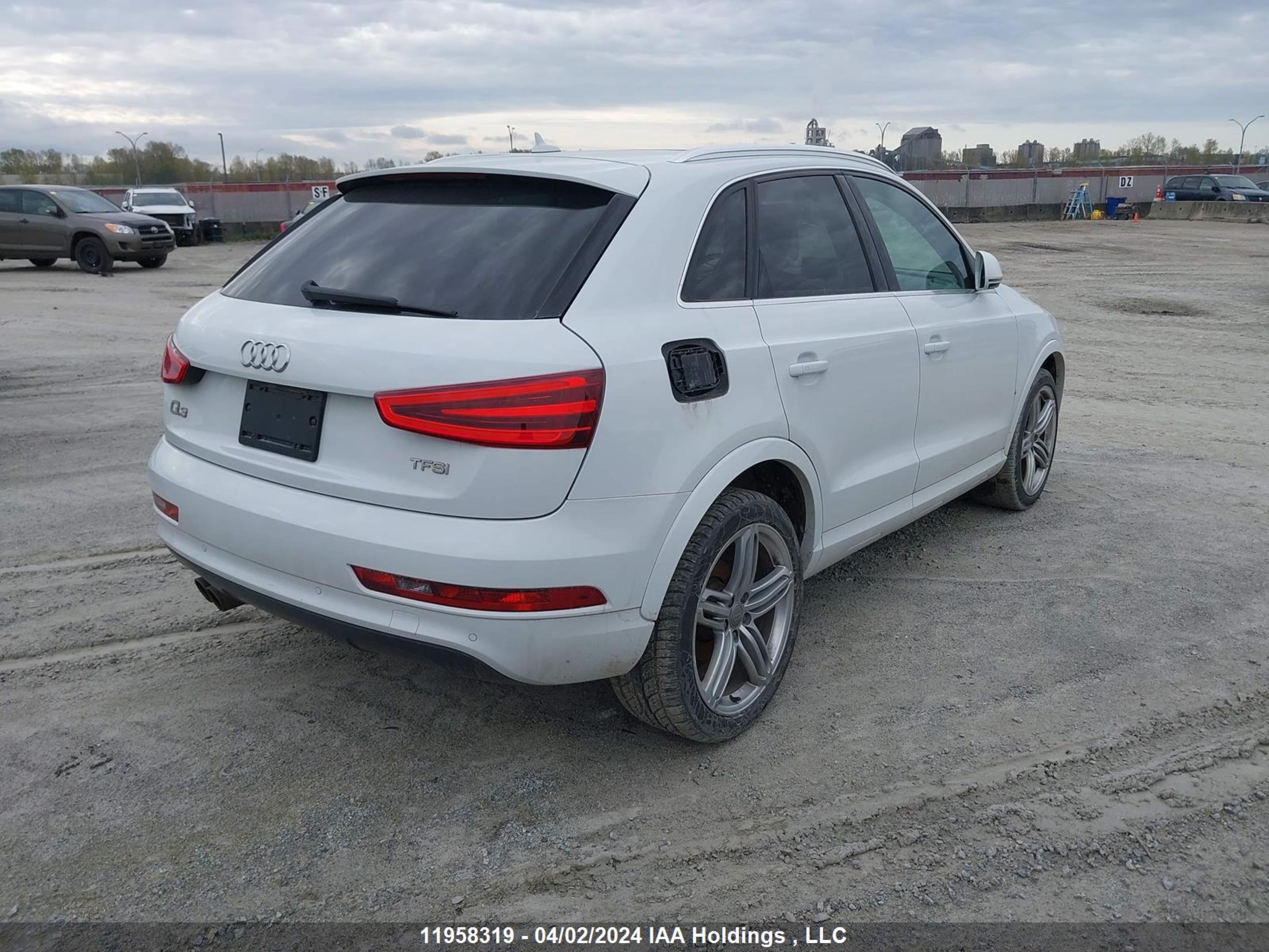 Photo 3 VIN: WA1BFEFS9FR006147 - AUDI Q3 