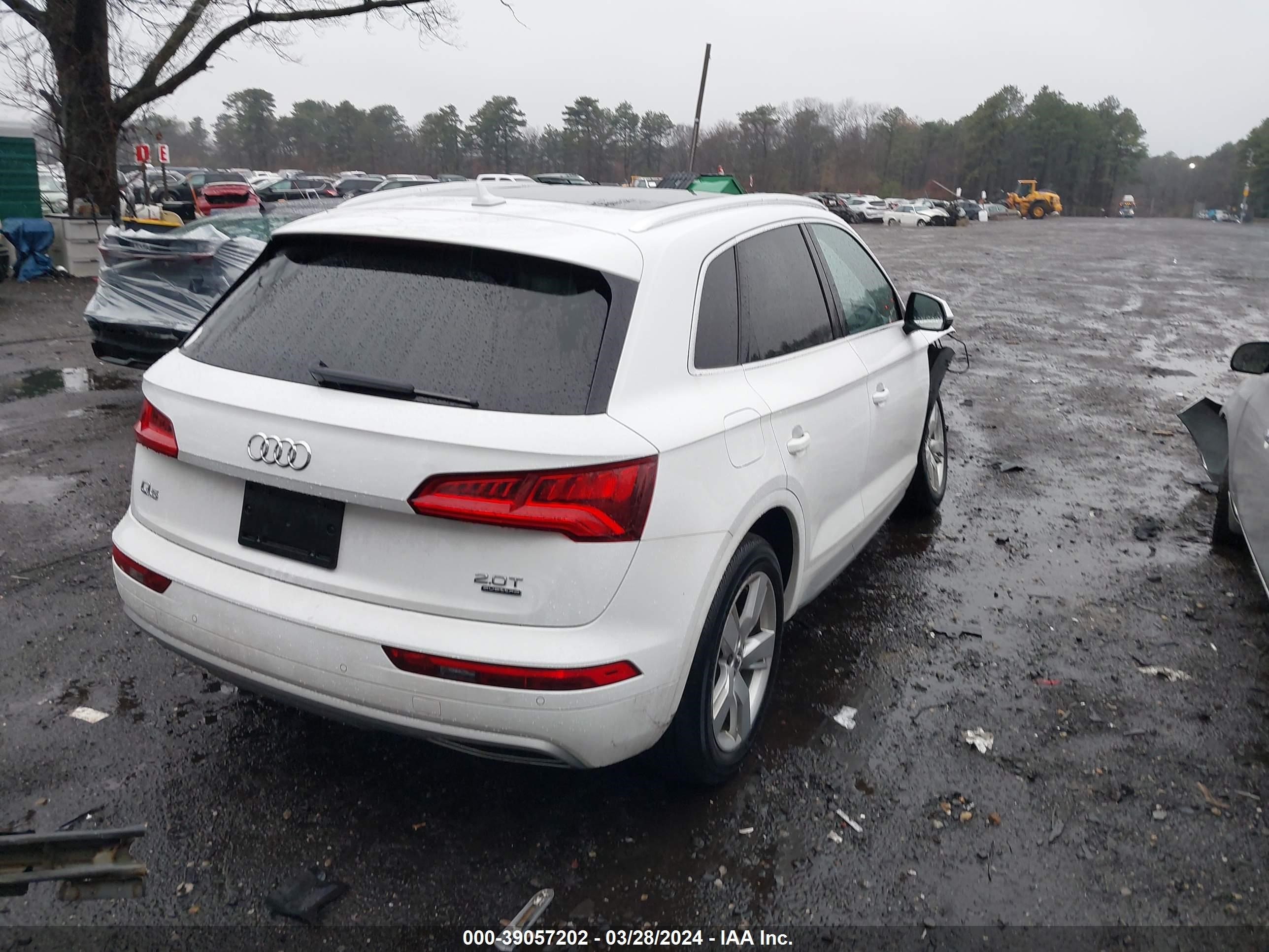 Photo 3 VIN: WA1BNAFY7J2237405 - AUDI Q5 