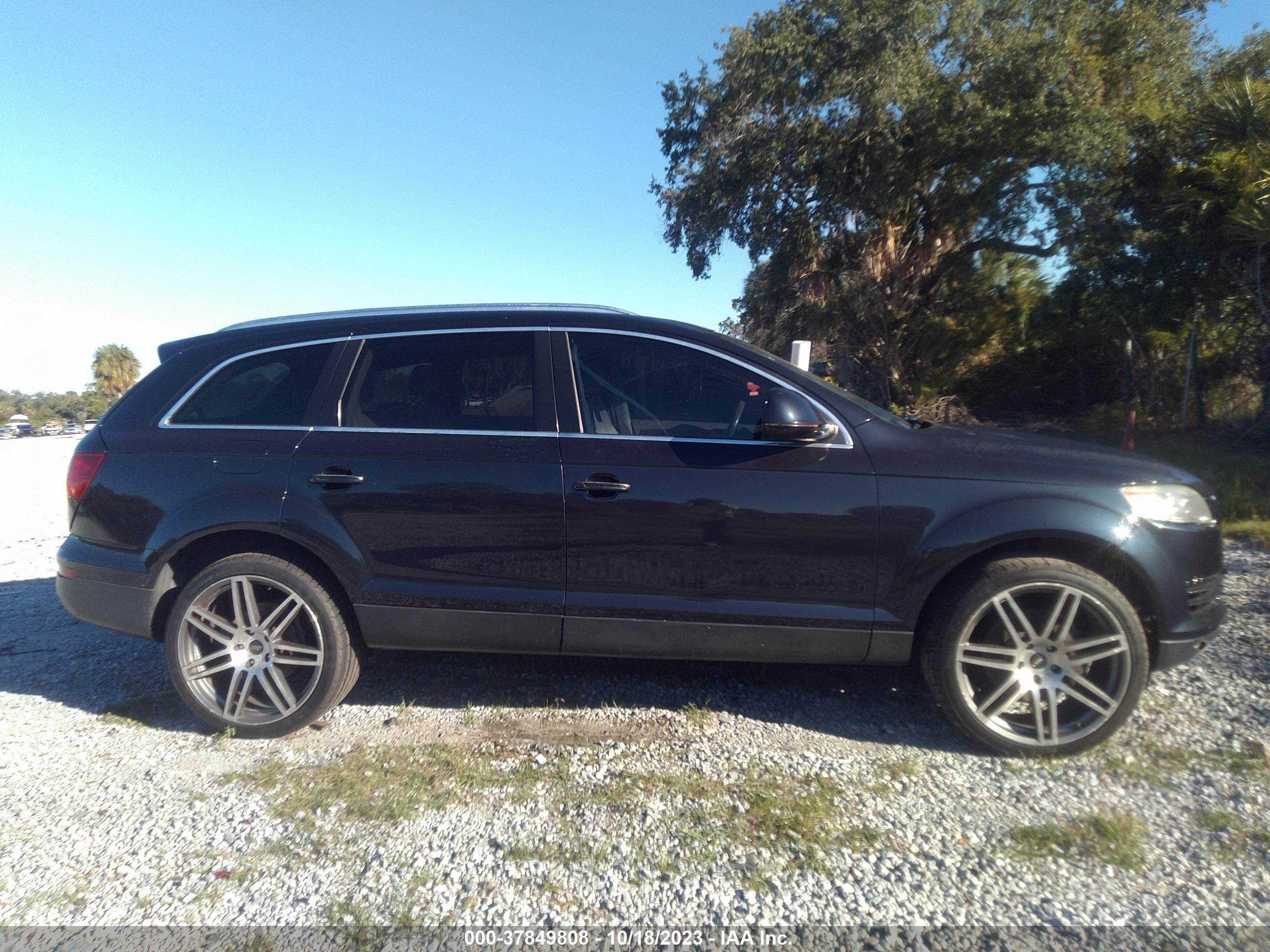 Photo 11 VIN: WA1BY74L58D030785 - AUDI Q7 