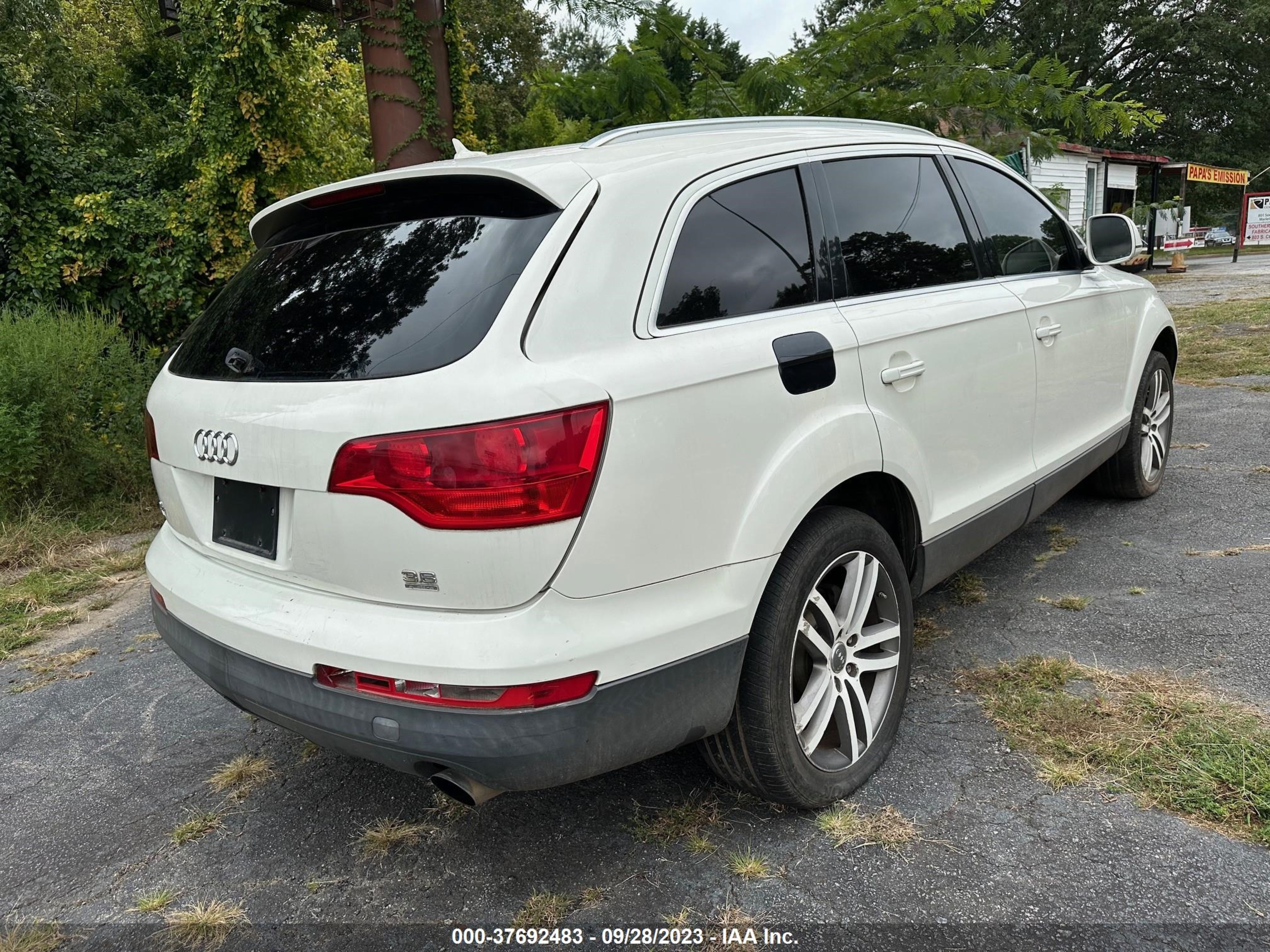 Photo 3 VIN: WA1BY74L87D049197 - AUDI Q7 