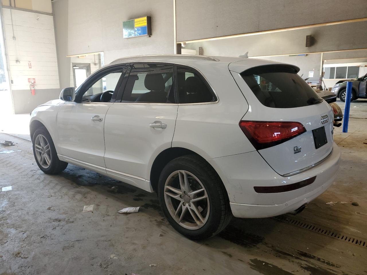 Photo 1 VIN: WA1C2AFP2HA098059 - AUDI Q5 