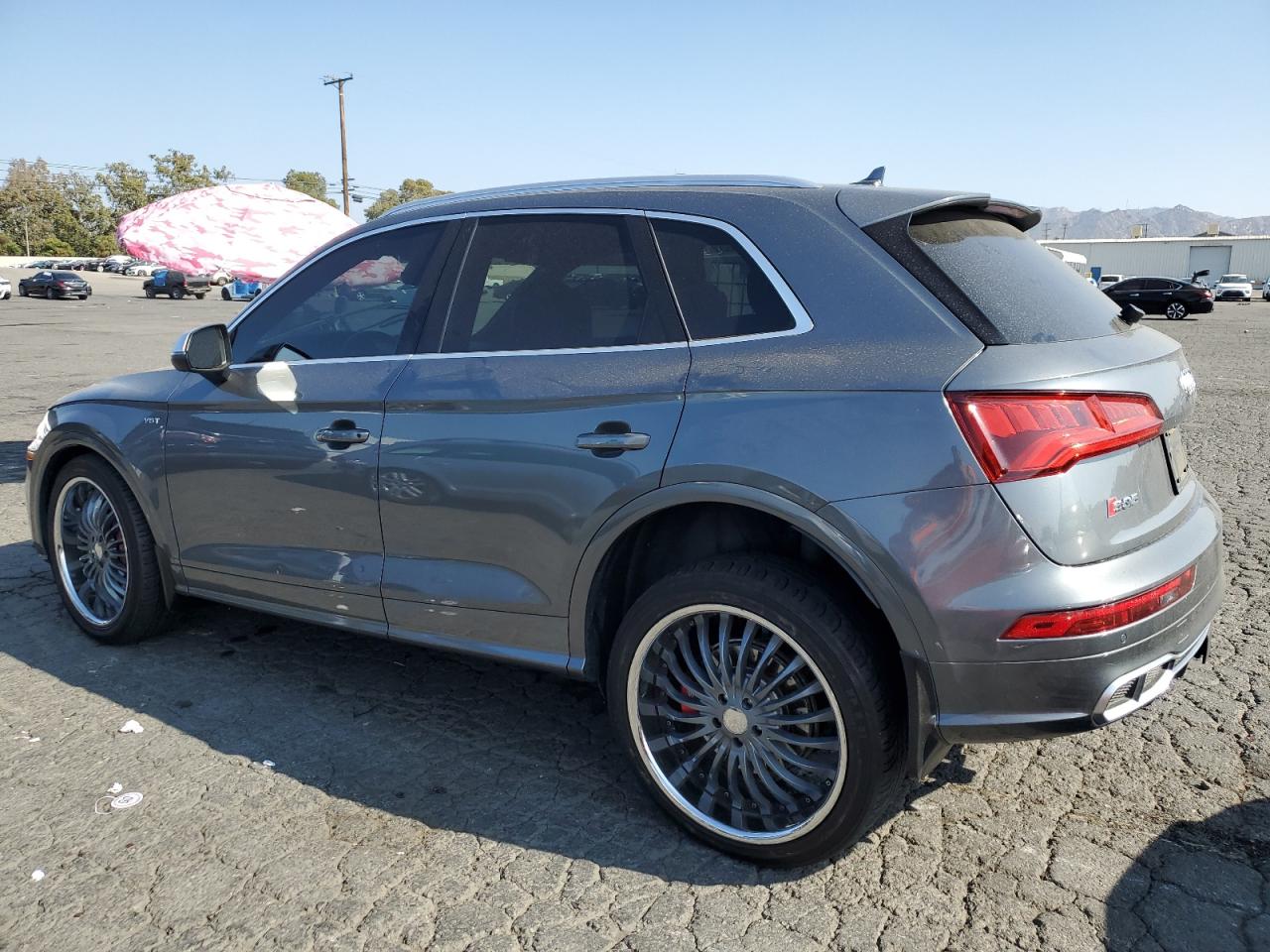 Photo 1 VIN: WA1C4AFY3J2099983 - AUDI SQ5 