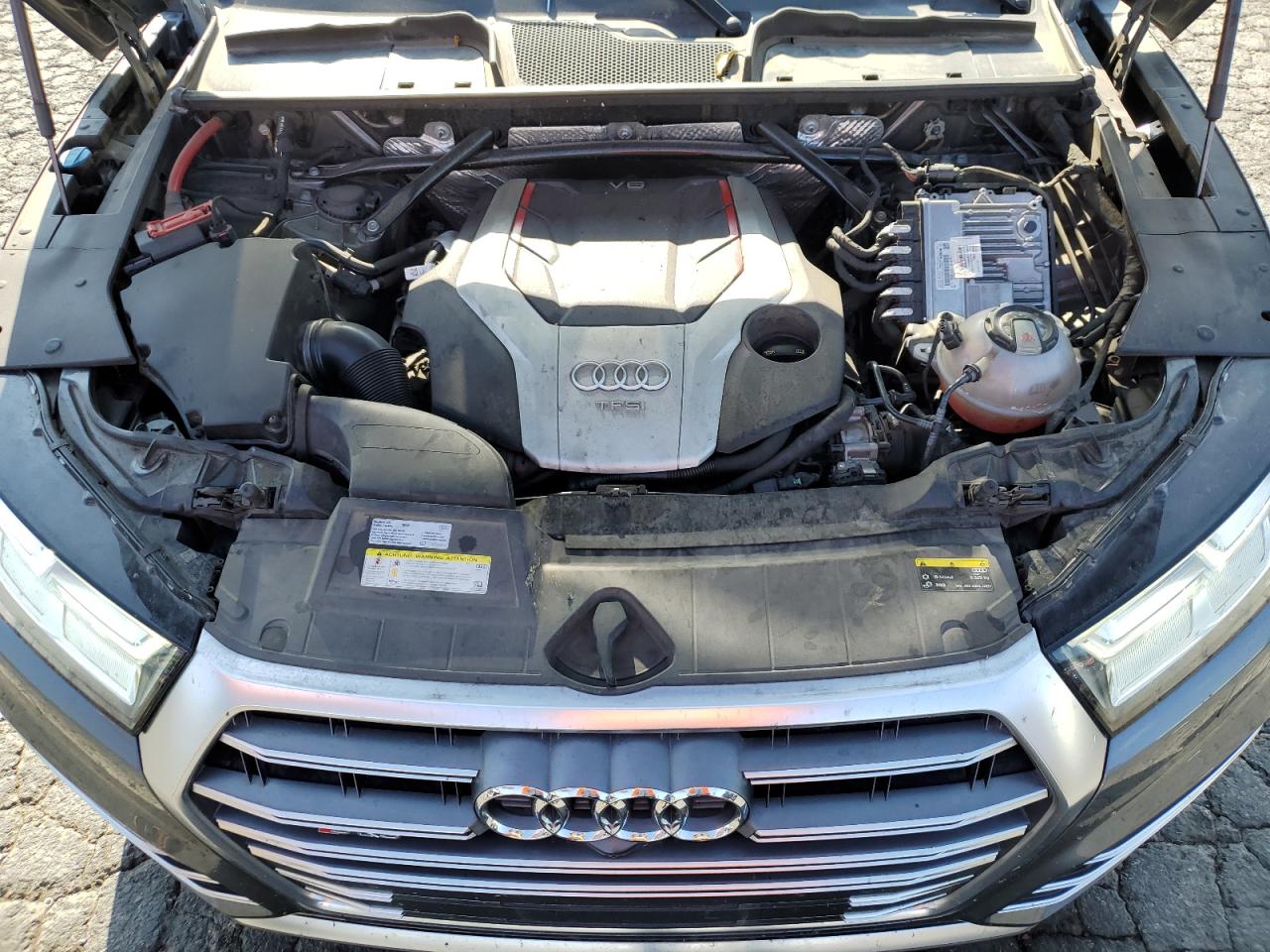 Photo 10 VIN: WA1C4AFY3J2099983 - AUDI SQ5 