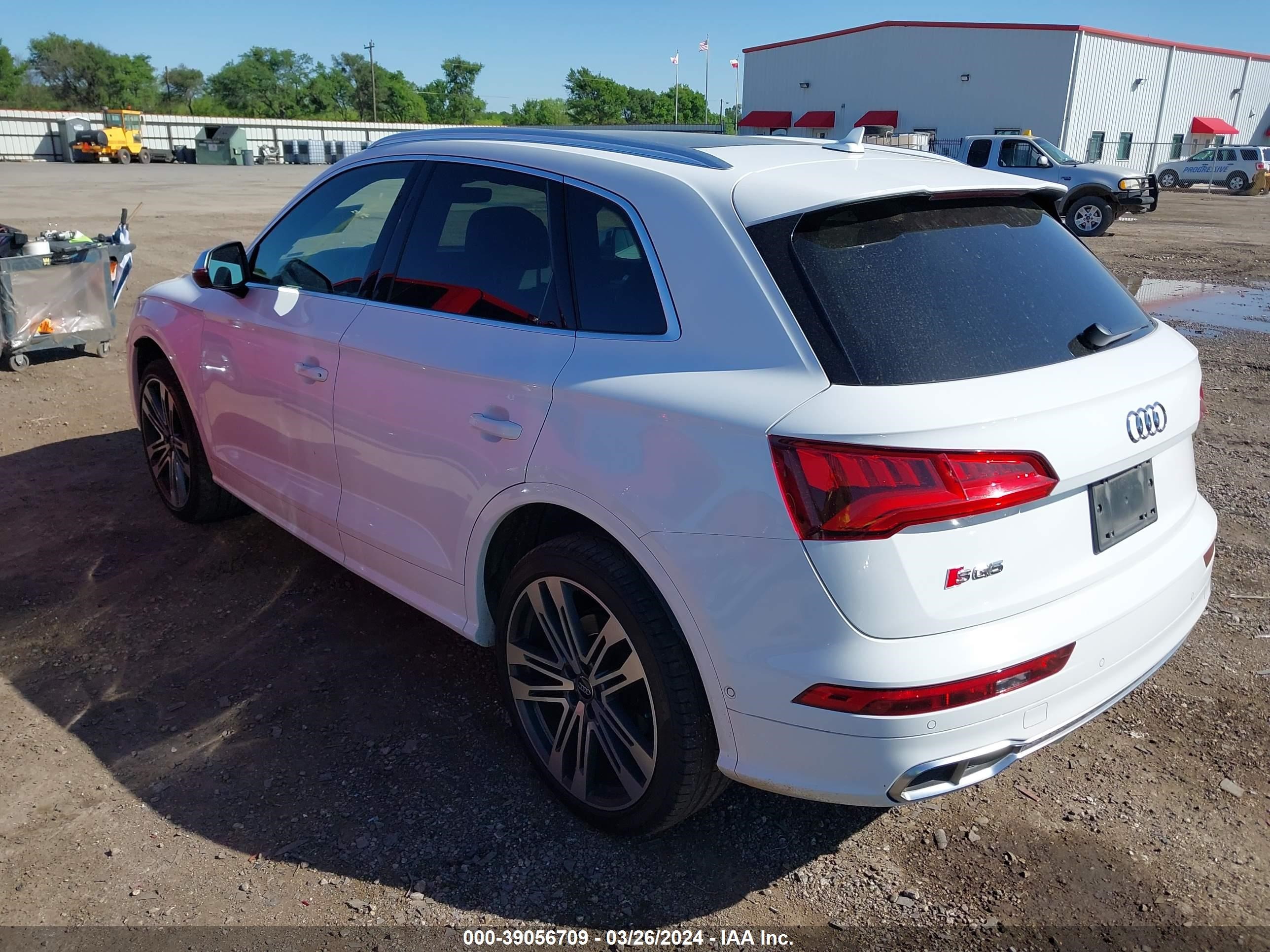 Photo 2 VIN: WA1C4AFY4K2064273 - AUDI SQ5 