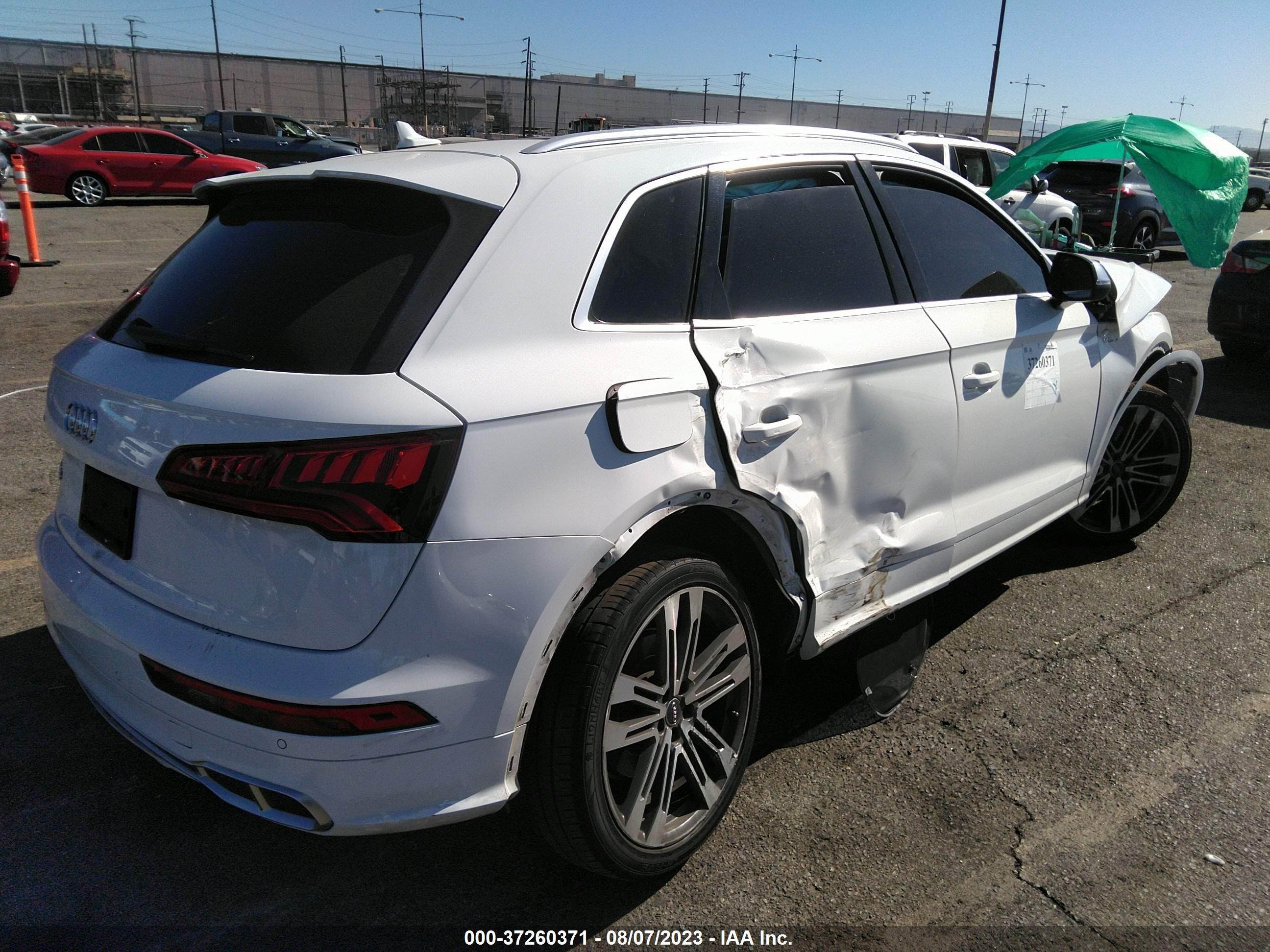 Photo 3 VIN: WA1C4AFY5J2130599 - AUDI SQ5 