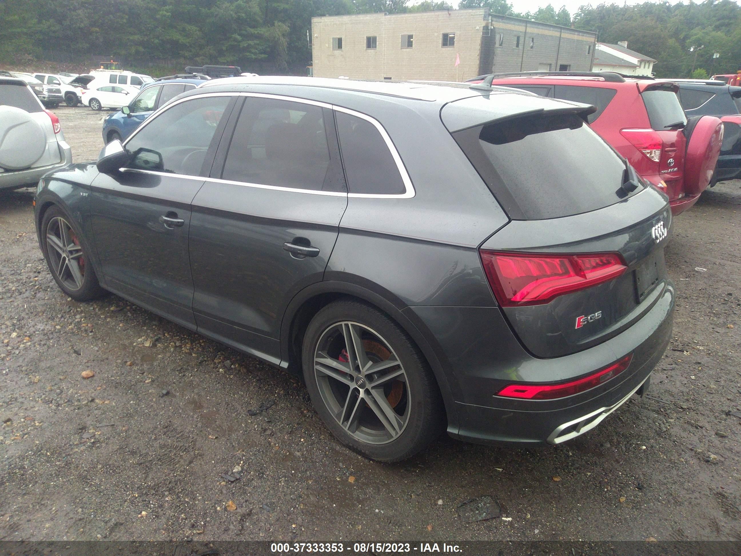 Photo 2 VIN: WA1C4AFY8J2099042 - AUDI SQ5 