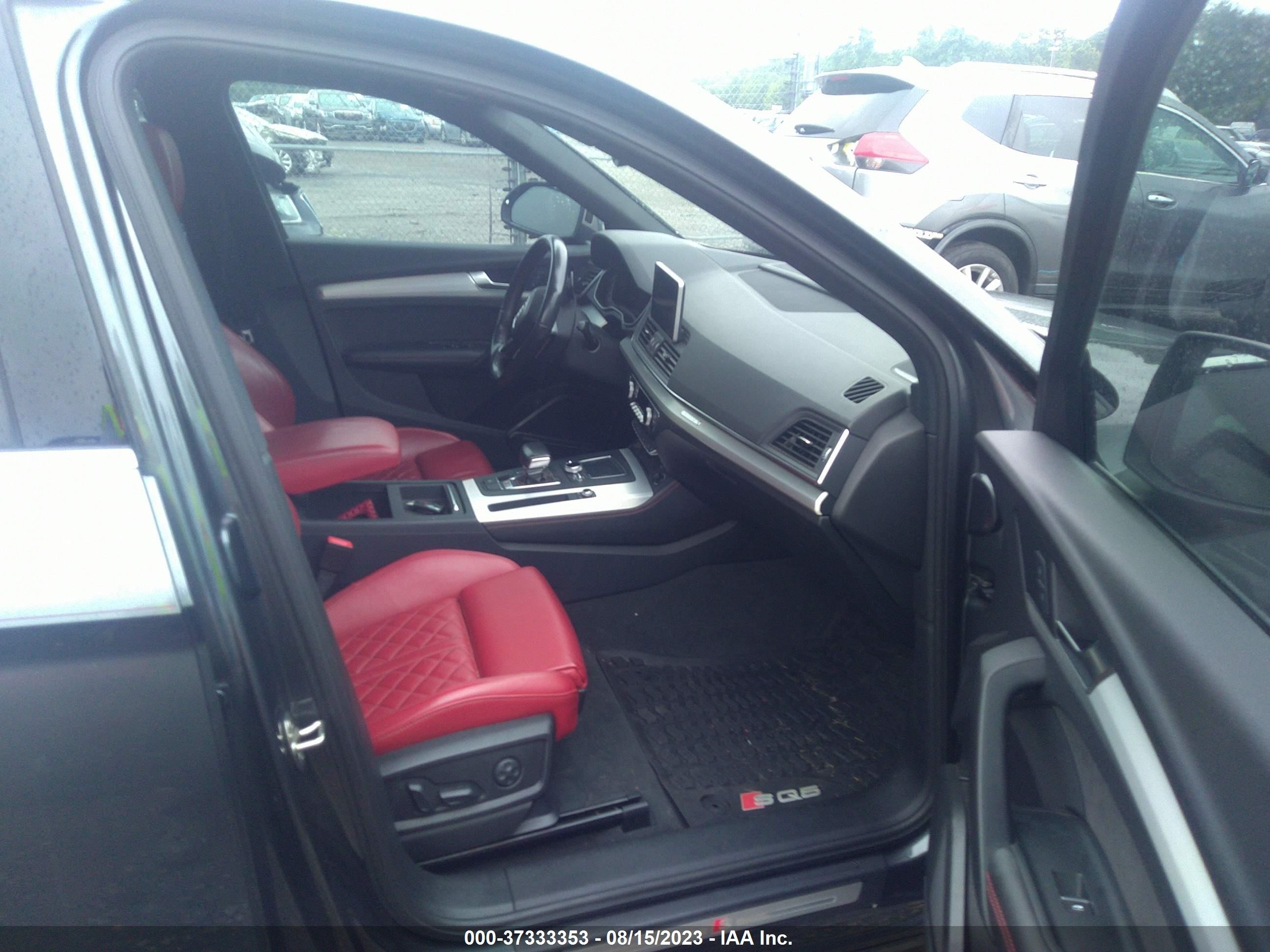 Photo 4 VIN: WA1C4AFY8J2099042 - AUDI SQ5 