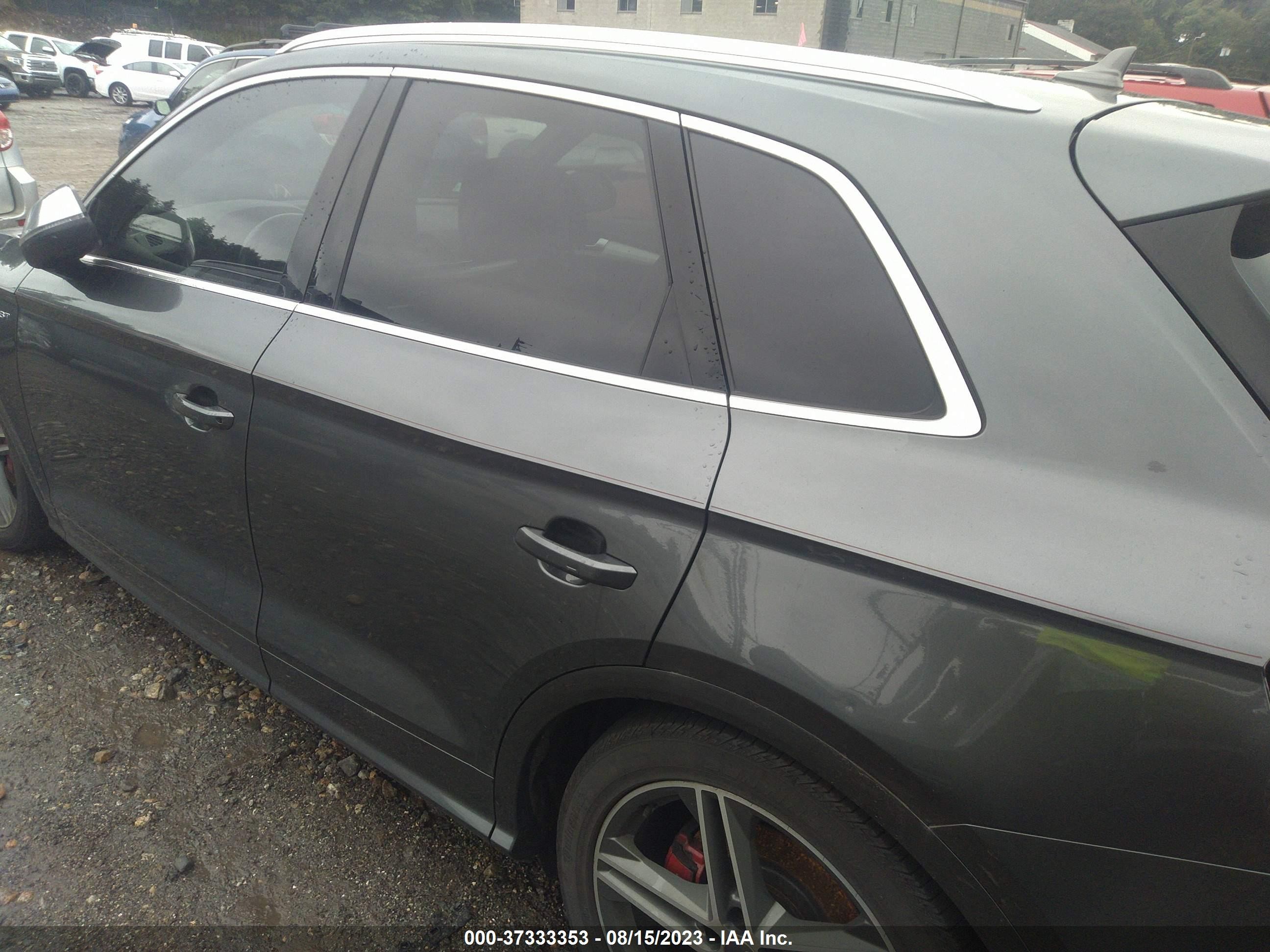 Photo 5 VIN: WA1C4AFY8J2099042 - AUDI SQ5 