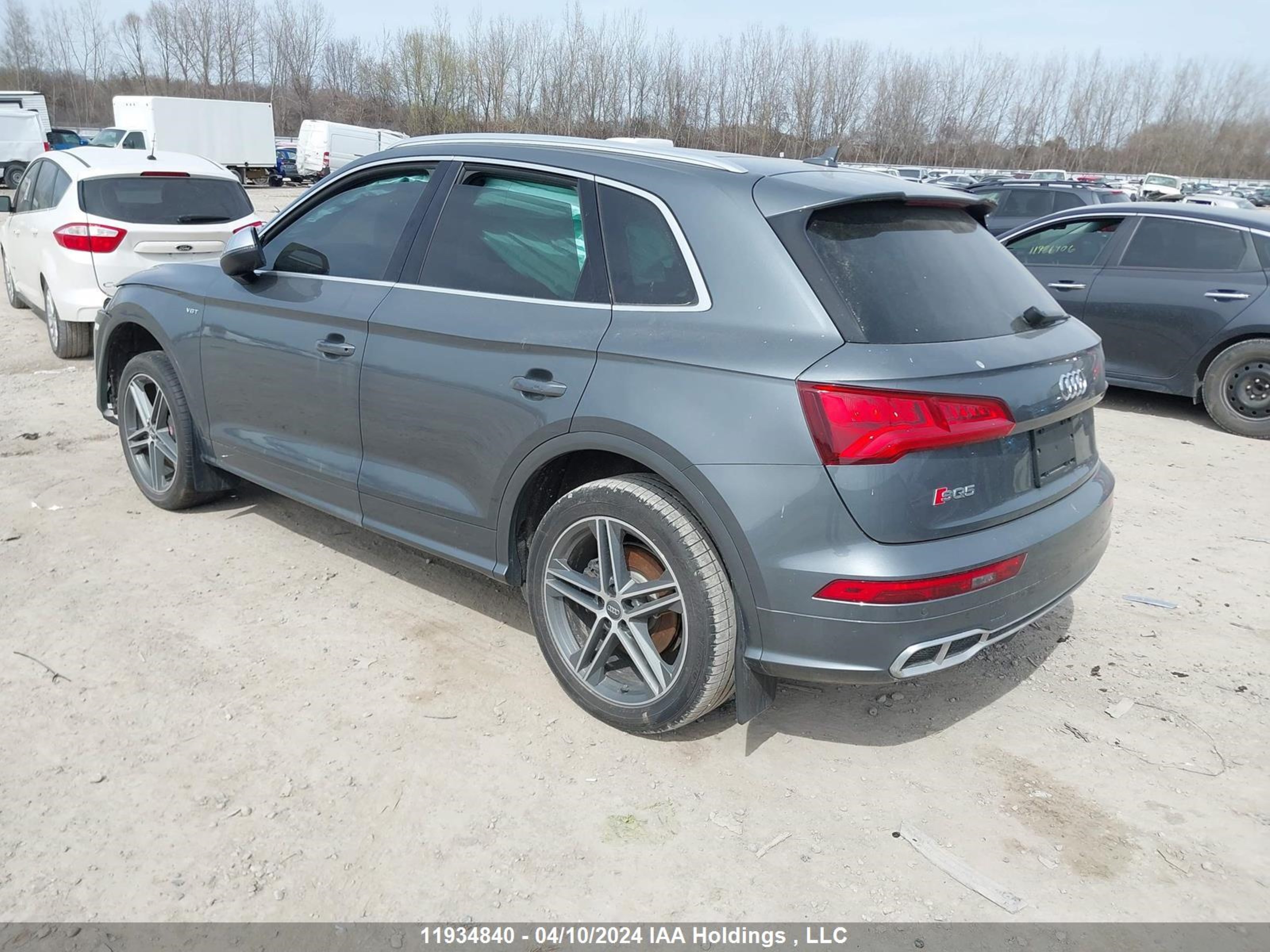 Photo 2 VIN: WA1C4AFY8J2245682 - AUDI SQ5 