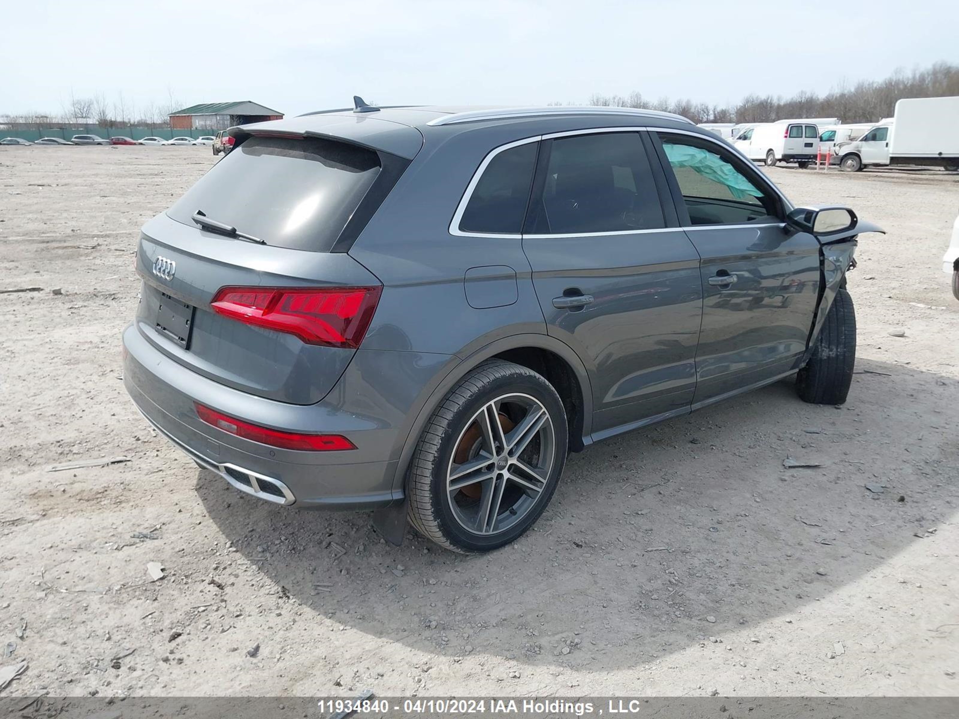 Photo 3 VIN: WA1C4AFY8J2245682 - AUDI SQ5 