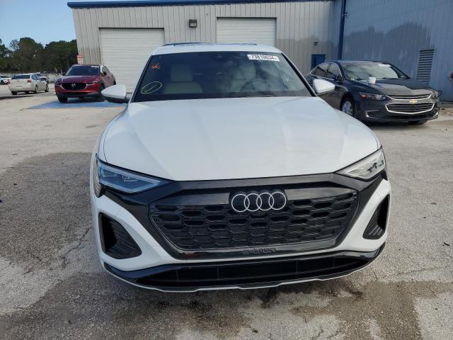 Photo 4 VIN: WA1CAAGE5RB013159 - AUDI Q8 E-TRON 