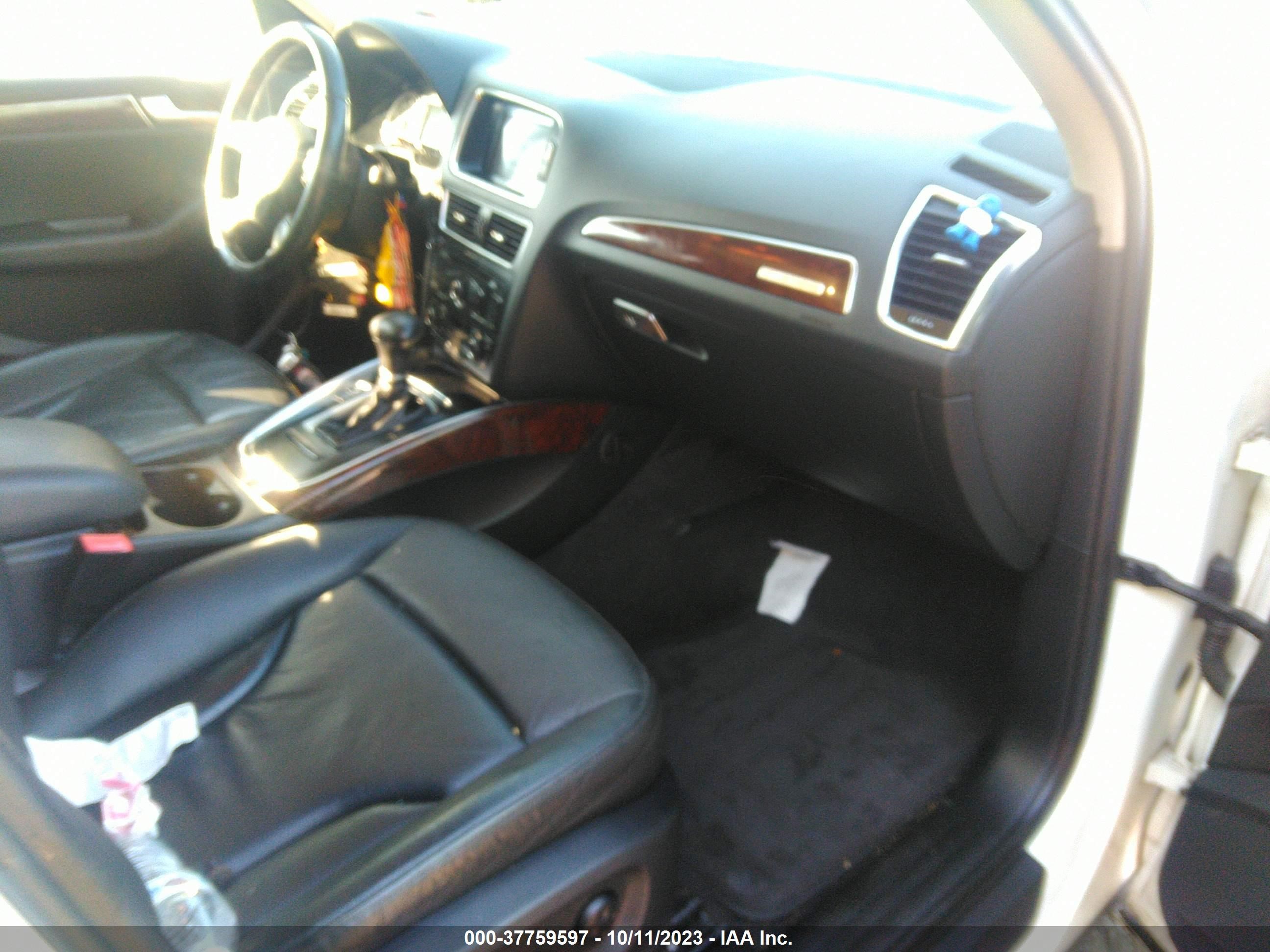 Photo 4 VIN: WA1CFAFP3CA002758 - AUDI Q5 