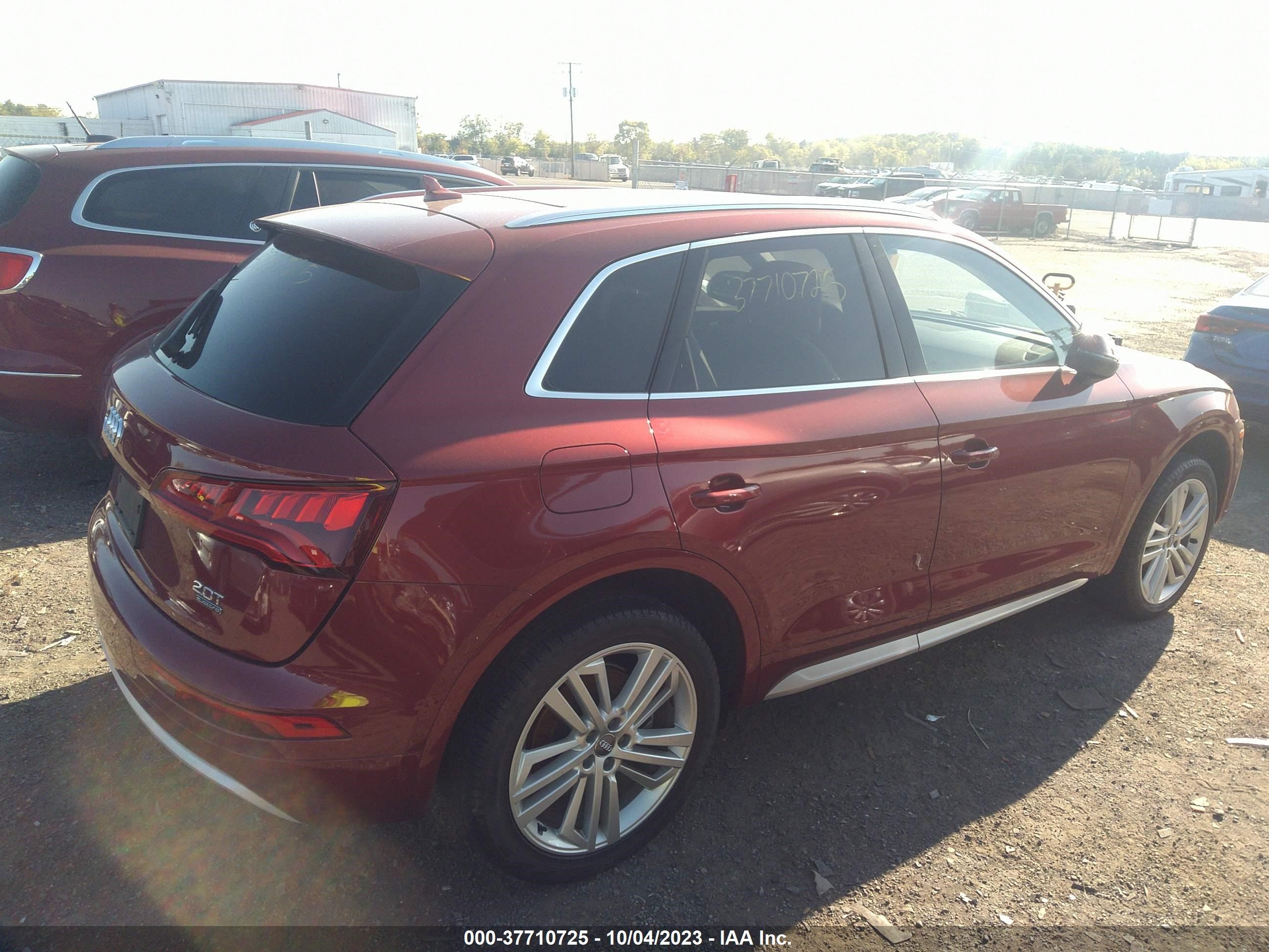 Photo 3 VIN: WA1CNAFY4J2212739 - AUDI Q5 