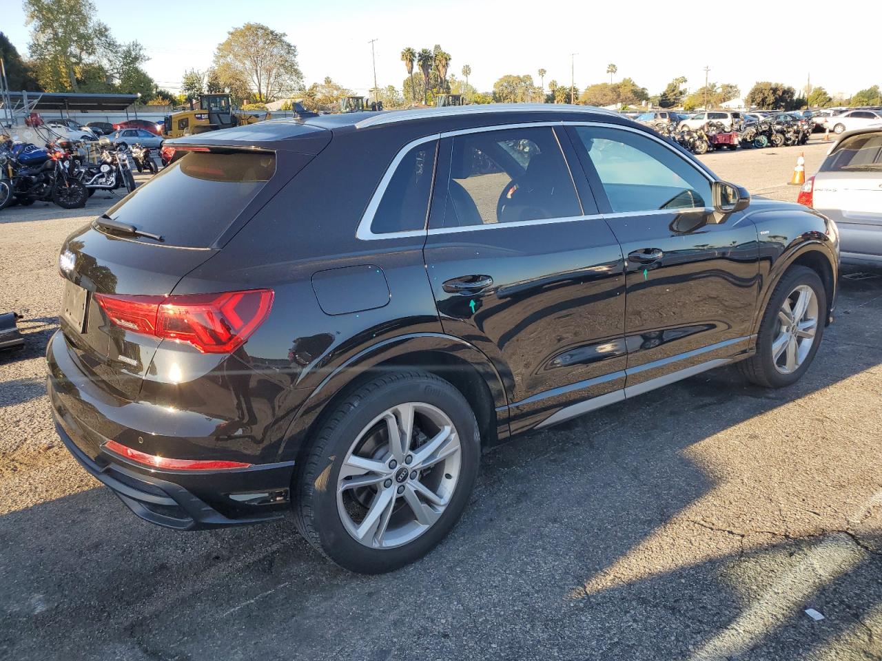 Photo 2 VIN: WA1DECF33M1015849 - AUDI Q3 