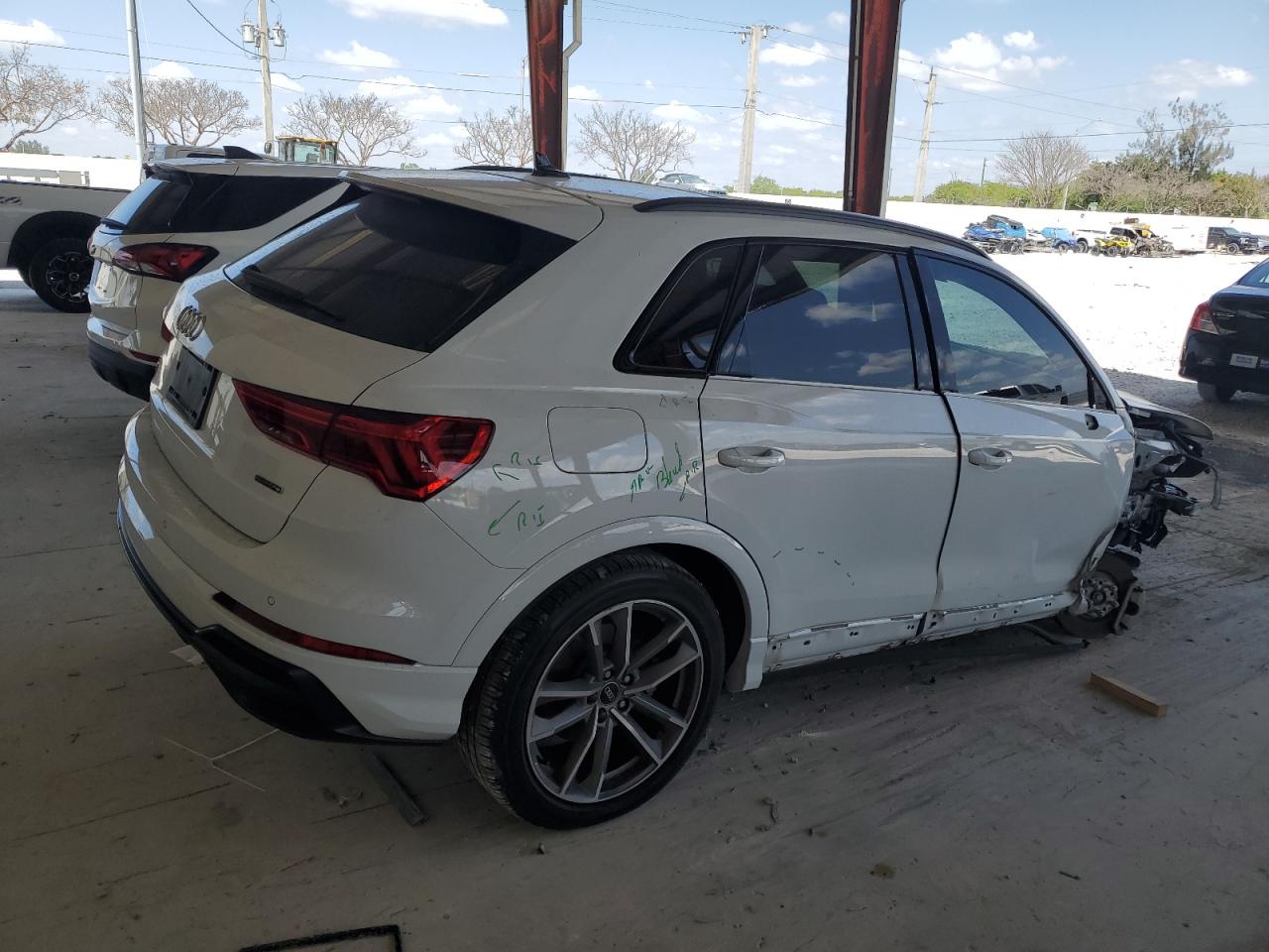 Photo 2 VIN: WA1DECF34M1039741 - AUDI Q3 