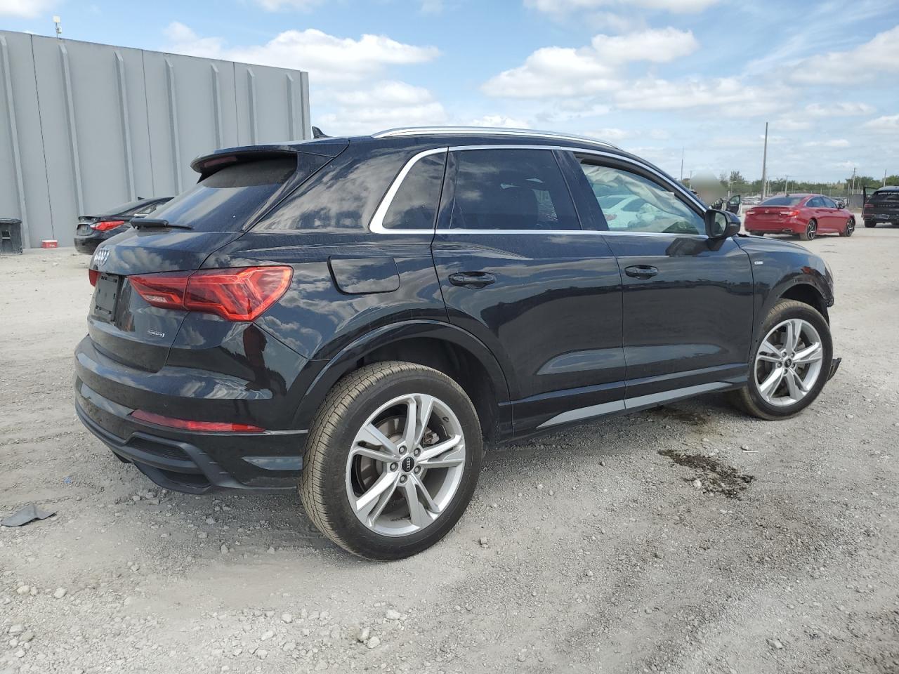 Photo 2 VIN: WA1DECF36M1025324 - AUDI Q3 