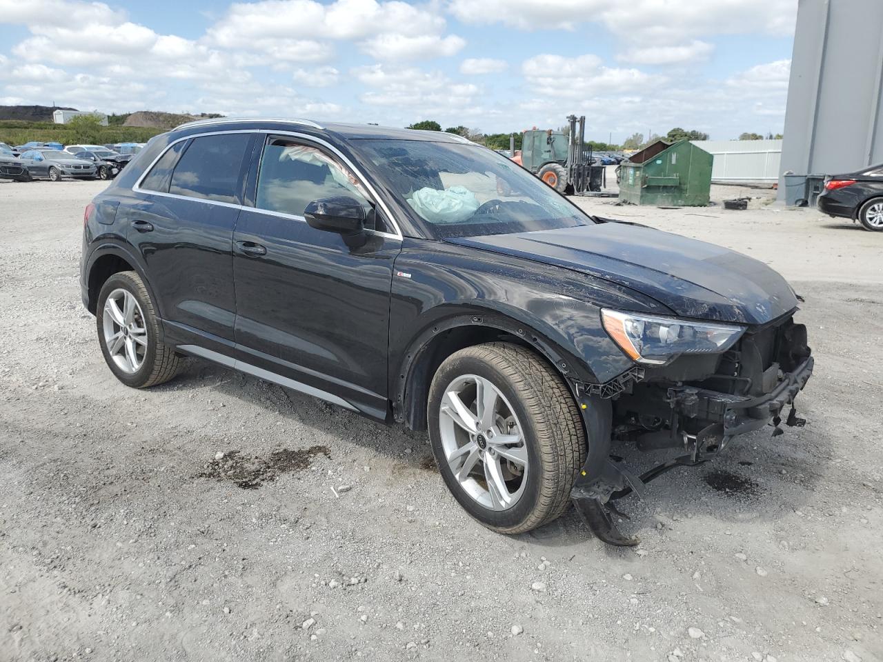 Photo 3 VIN: WA1DECF36M1025324 - AUDI Q3 