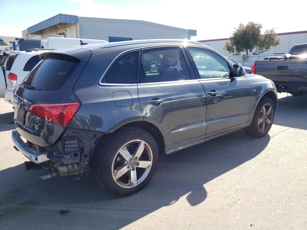 Photo 2 VIN: WA1DKAFP5BA043827 - AUDI Q5 