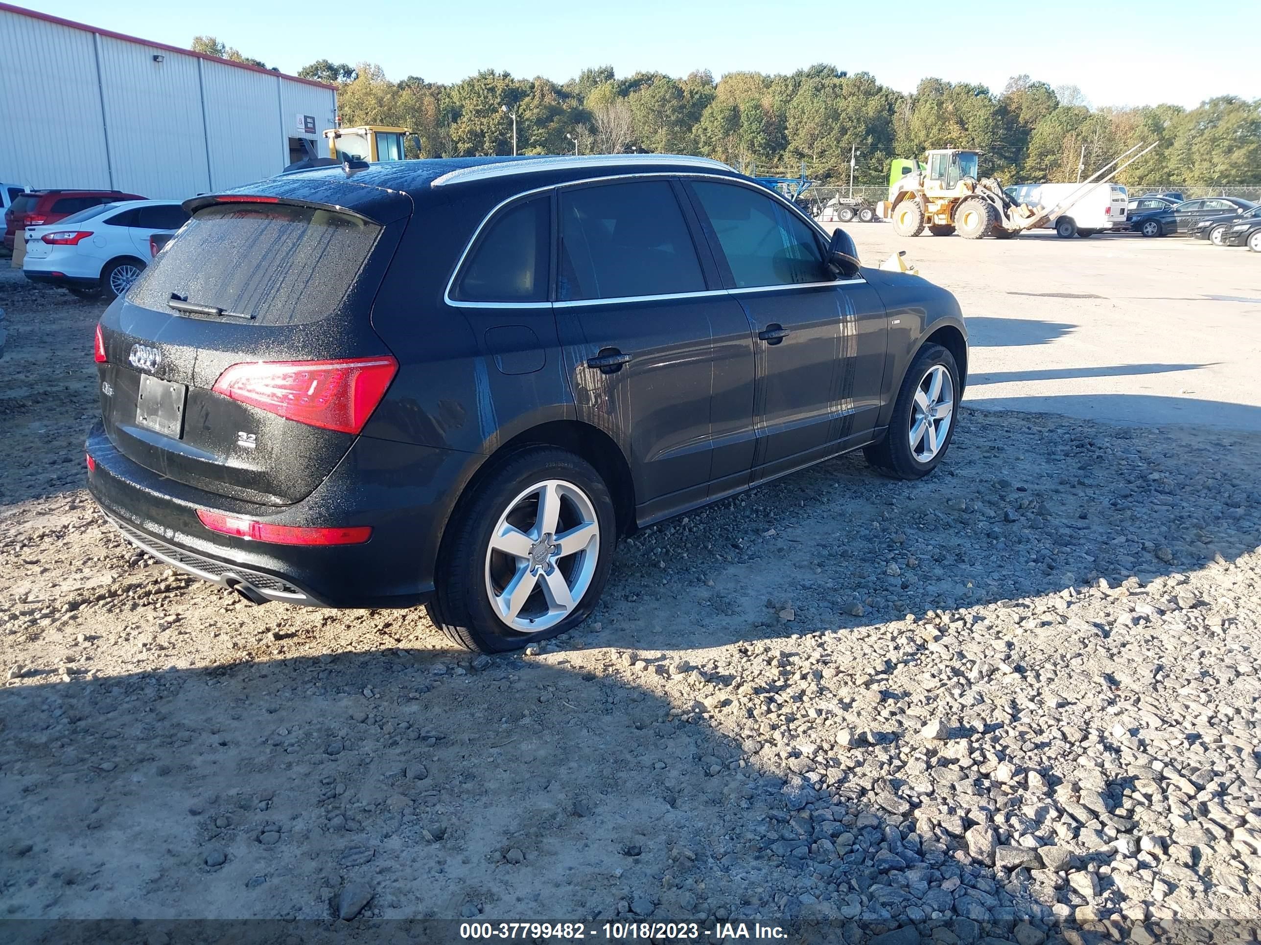 Photo 3 VIN: WA1DKAFP6CA020008 - AUDI Q5 