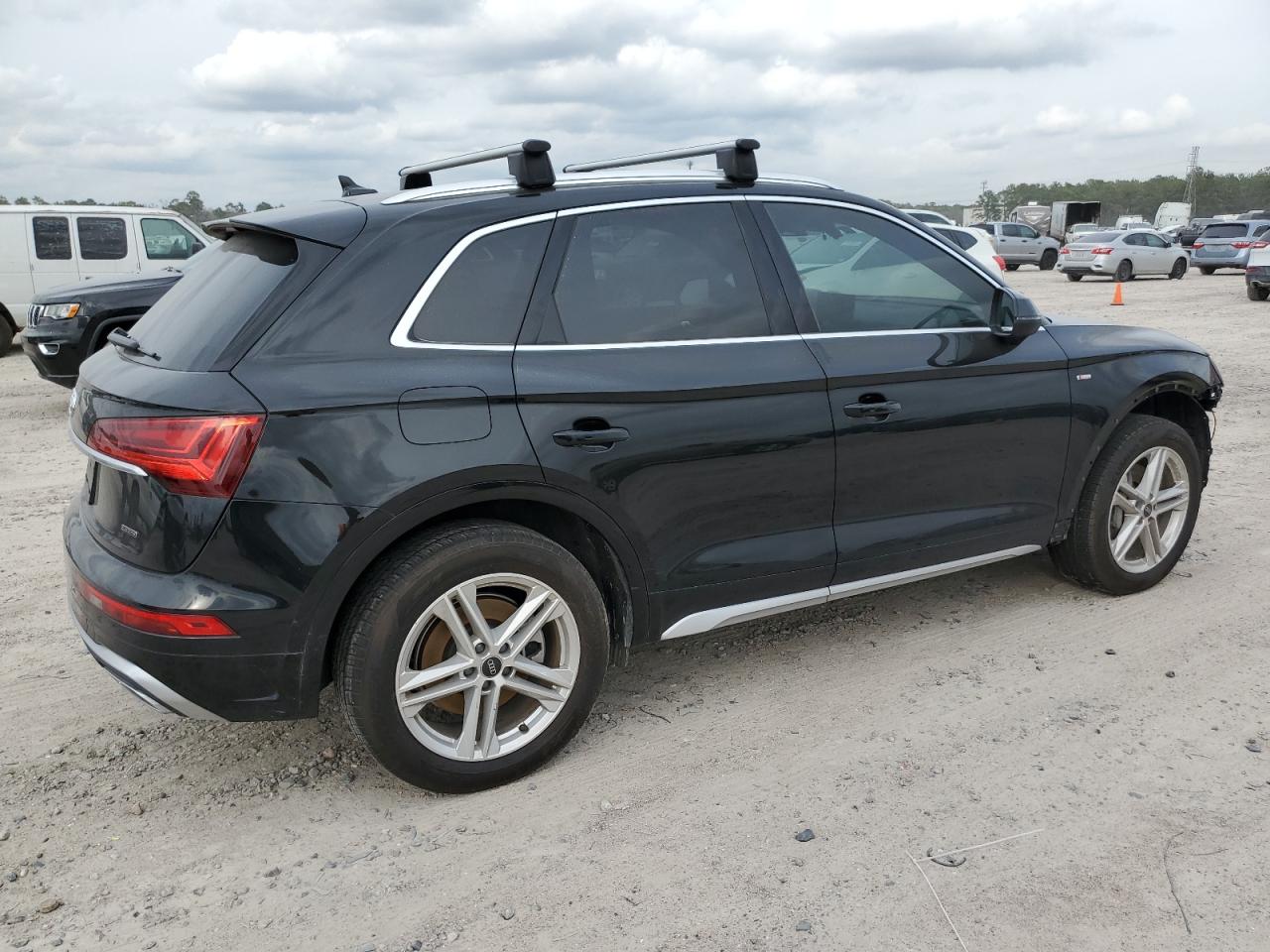 Photo 2 VIN: WA1E2AFY0P2057097 - AUDI Q5 