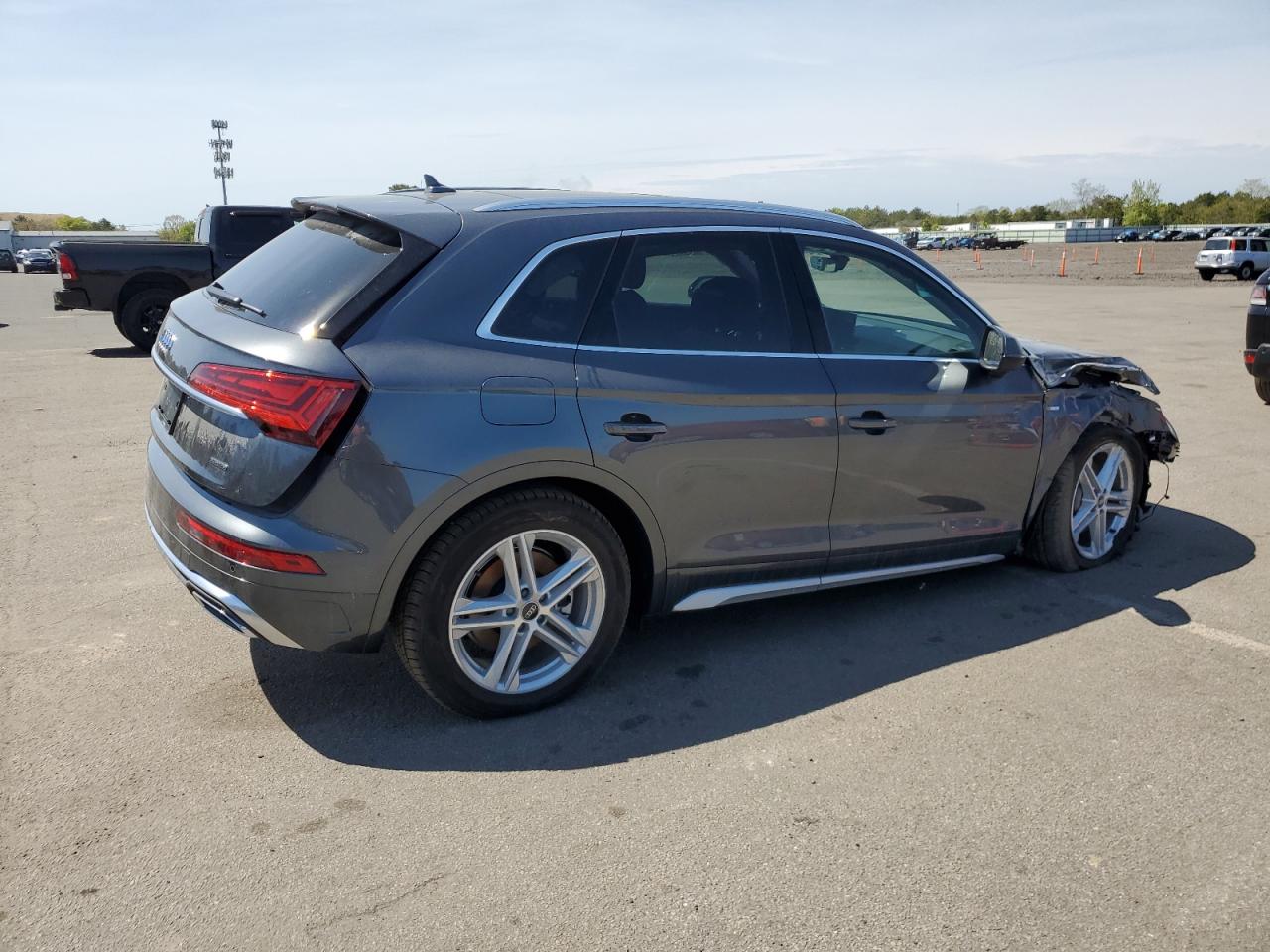 Photo 2 VIN: WA1E2AFY1R2035029 - AUDI Q5 