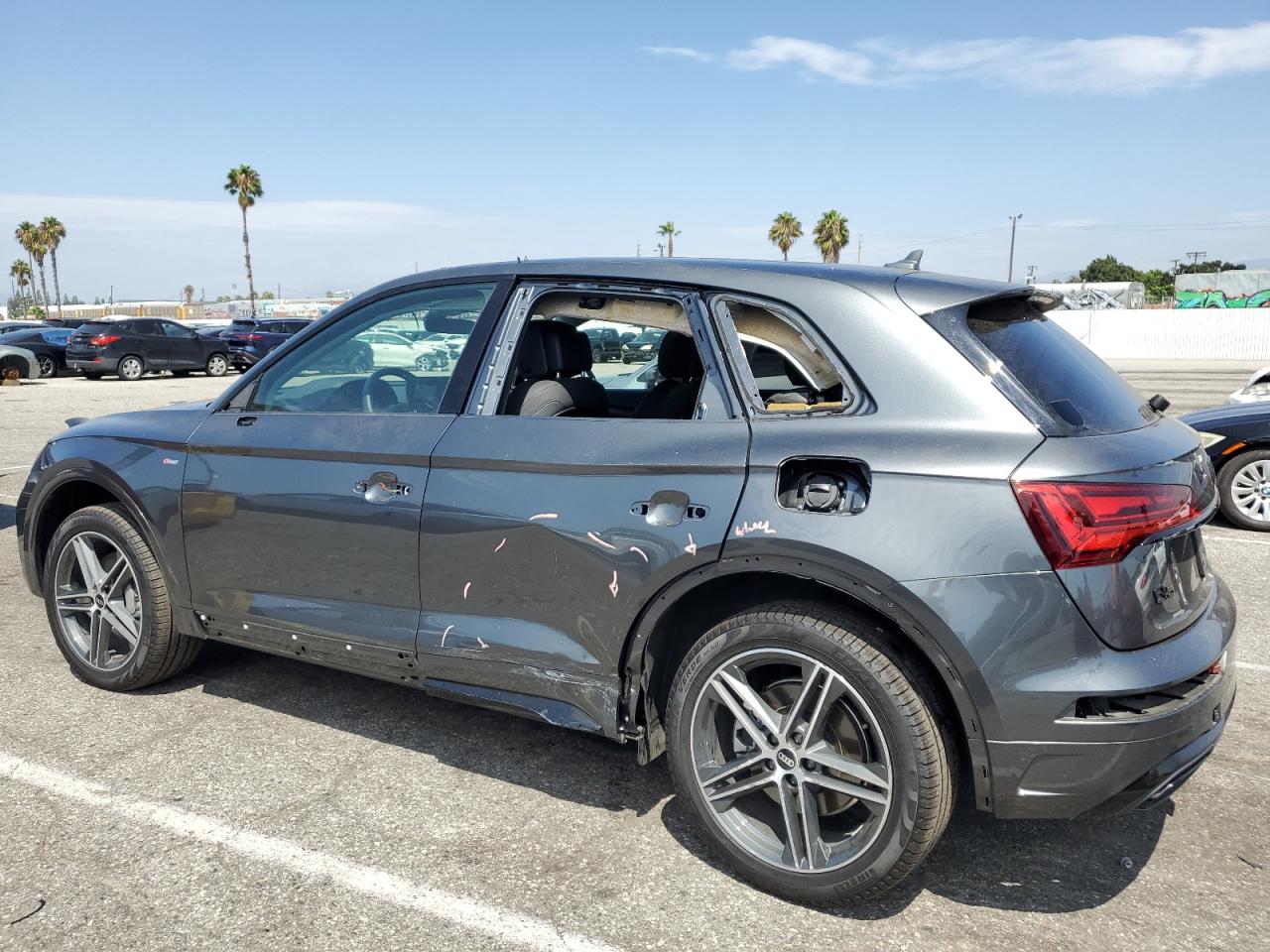 Photo 1 VIN: WA1E2AFY6N2025350 - AUDI Q5 