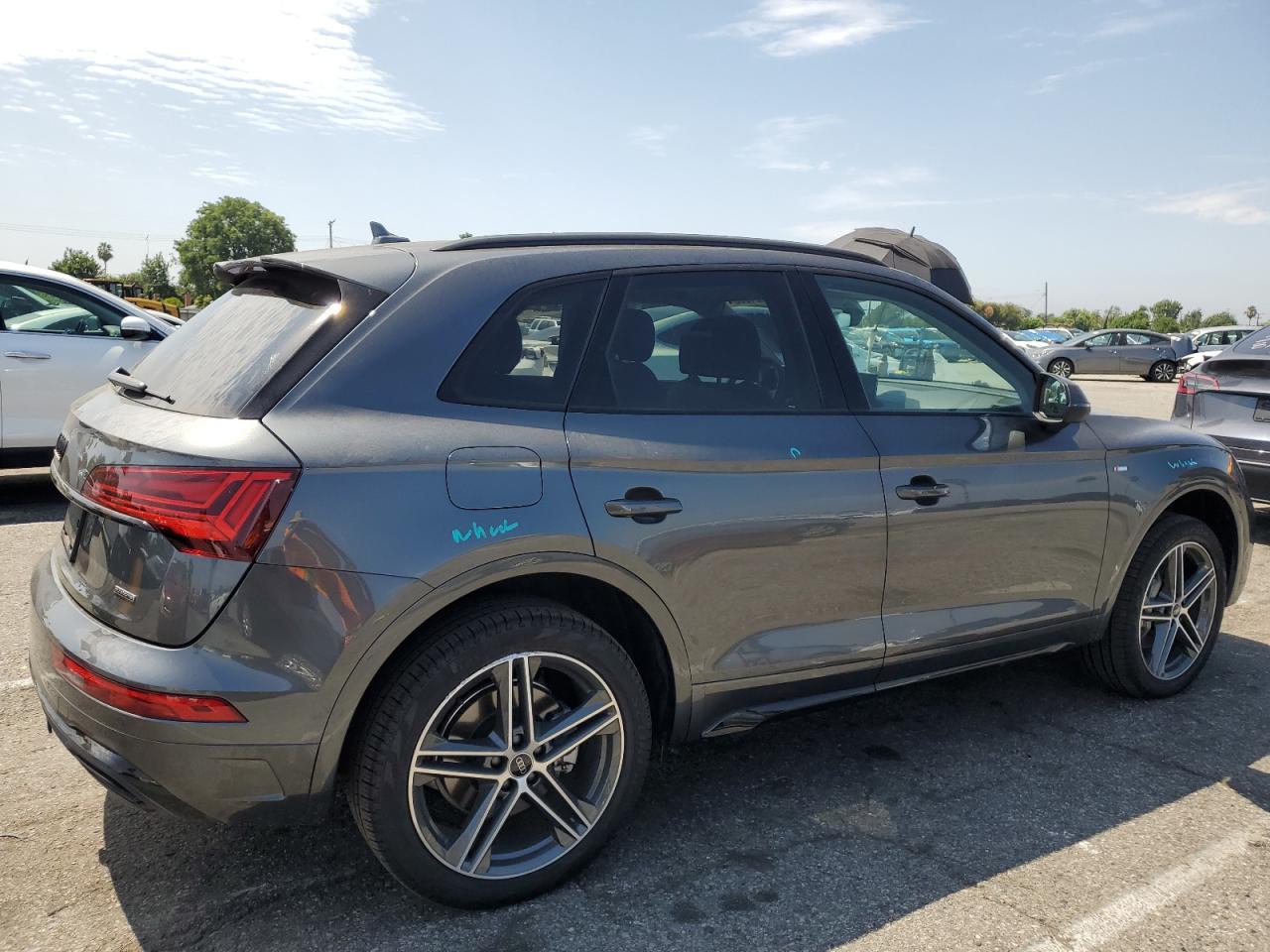 Photo 2 VIN: WA1E2AFY6N2025350 - AUDI Q5 