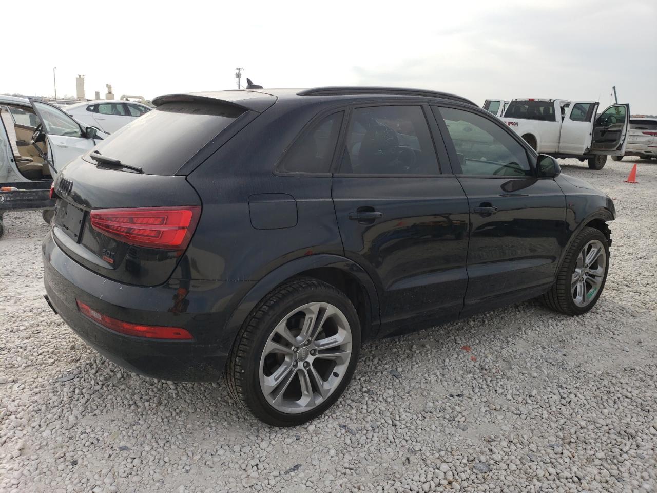 Photo 2 VIN: WA1ECCFS1JR015945 - AUDI Q3 