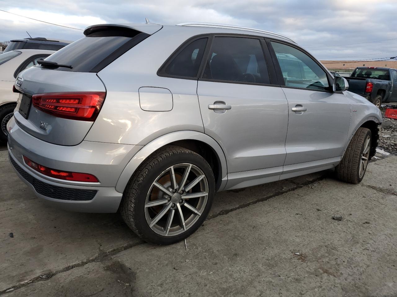 Photo 2 VIN: WA1ECCFS1JR029098 - AUDI Q3 