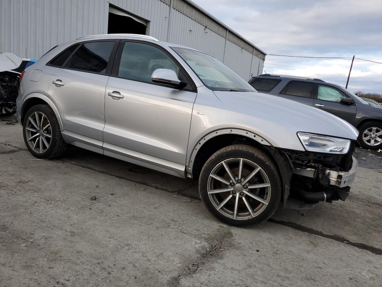 Photo 3 VIN: WA1ECCFS1JR029098 - AUDI Q3 